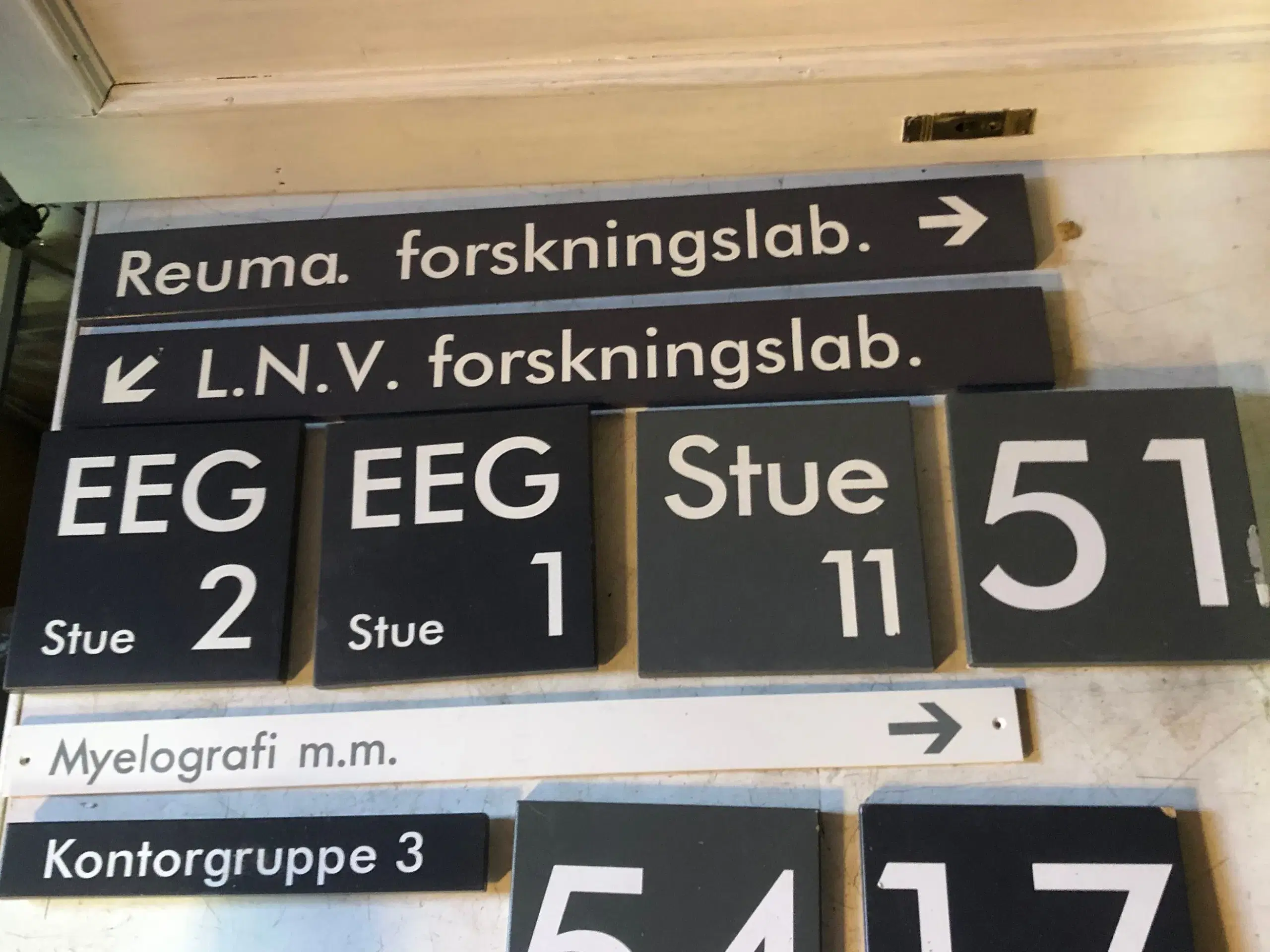 120 stk Skilte fra lukket hospital