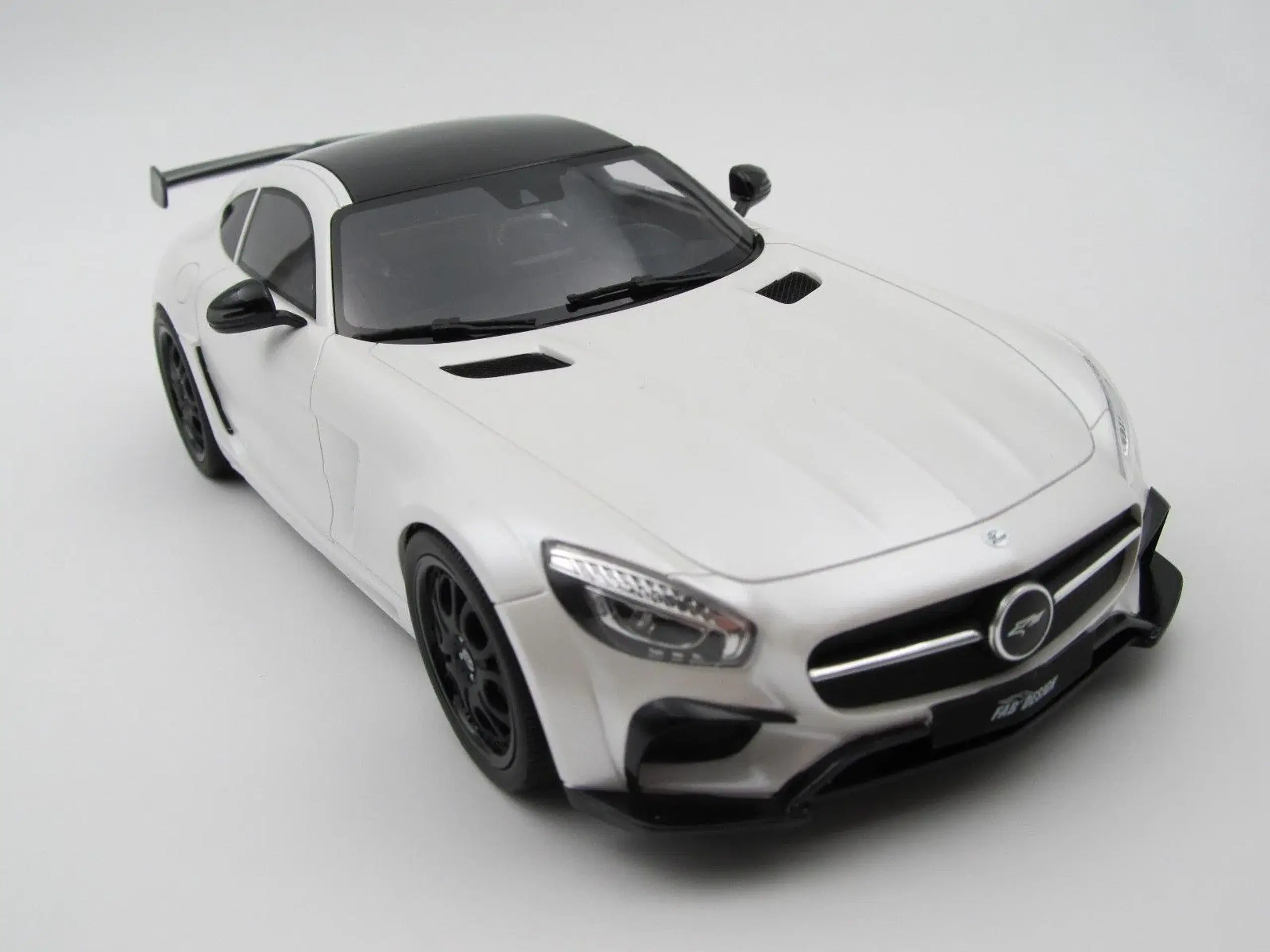 2017 Mercedes Benz AMG GT / GTS  1:18