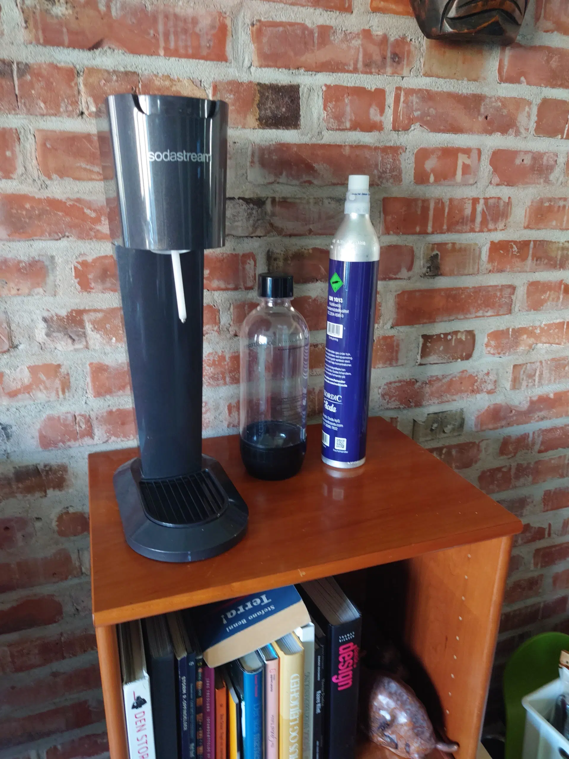 Sodastream med en flaske og ny Co2