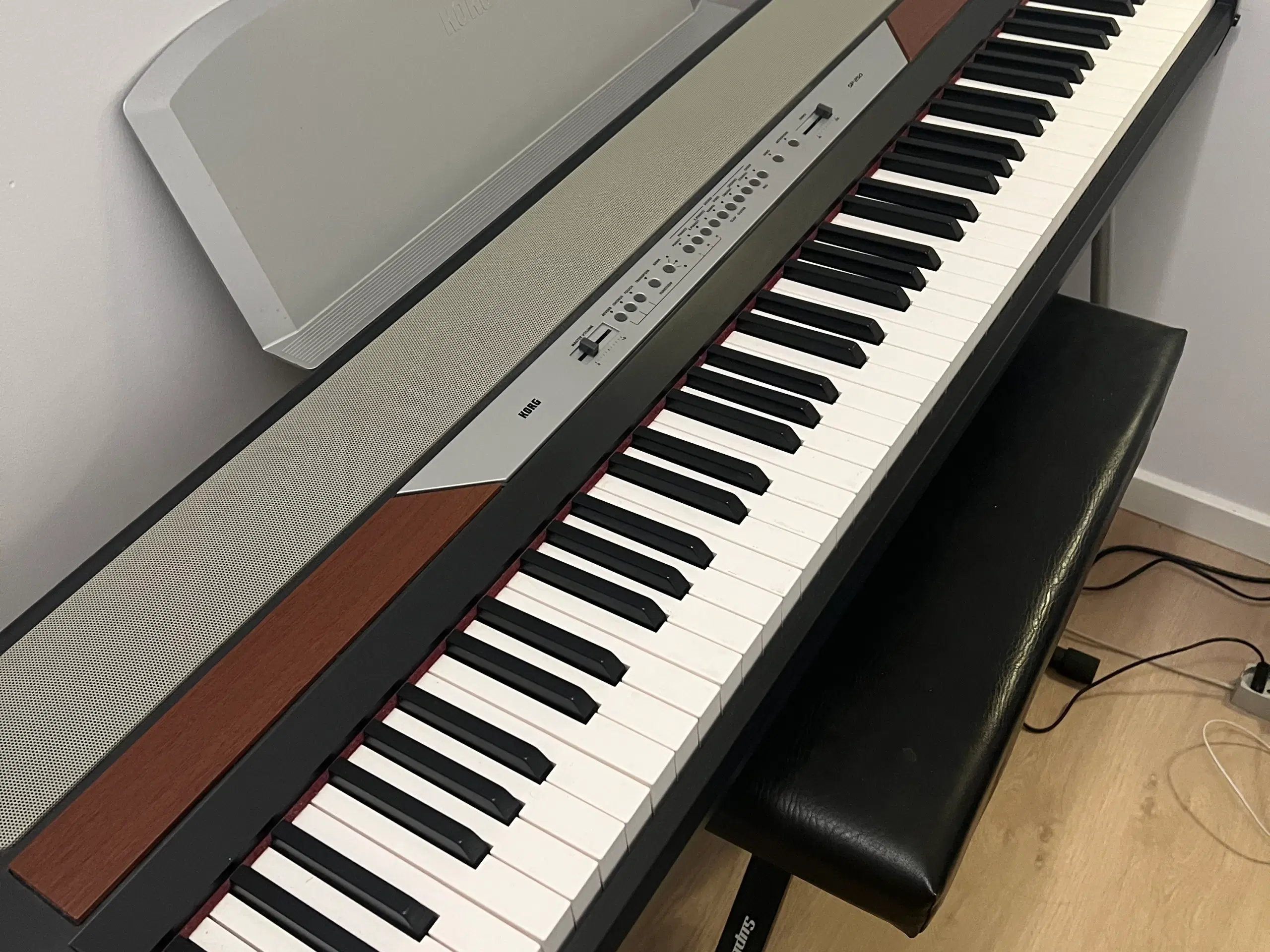 Velholdt elektronisk piano sælges