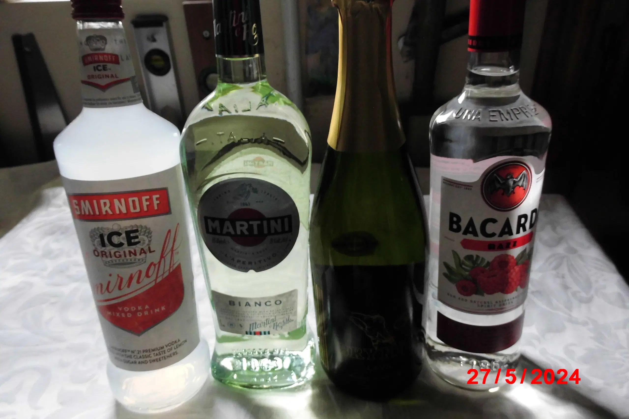 4 Flasker Smirnof Bacardi Martini Cava  samlet