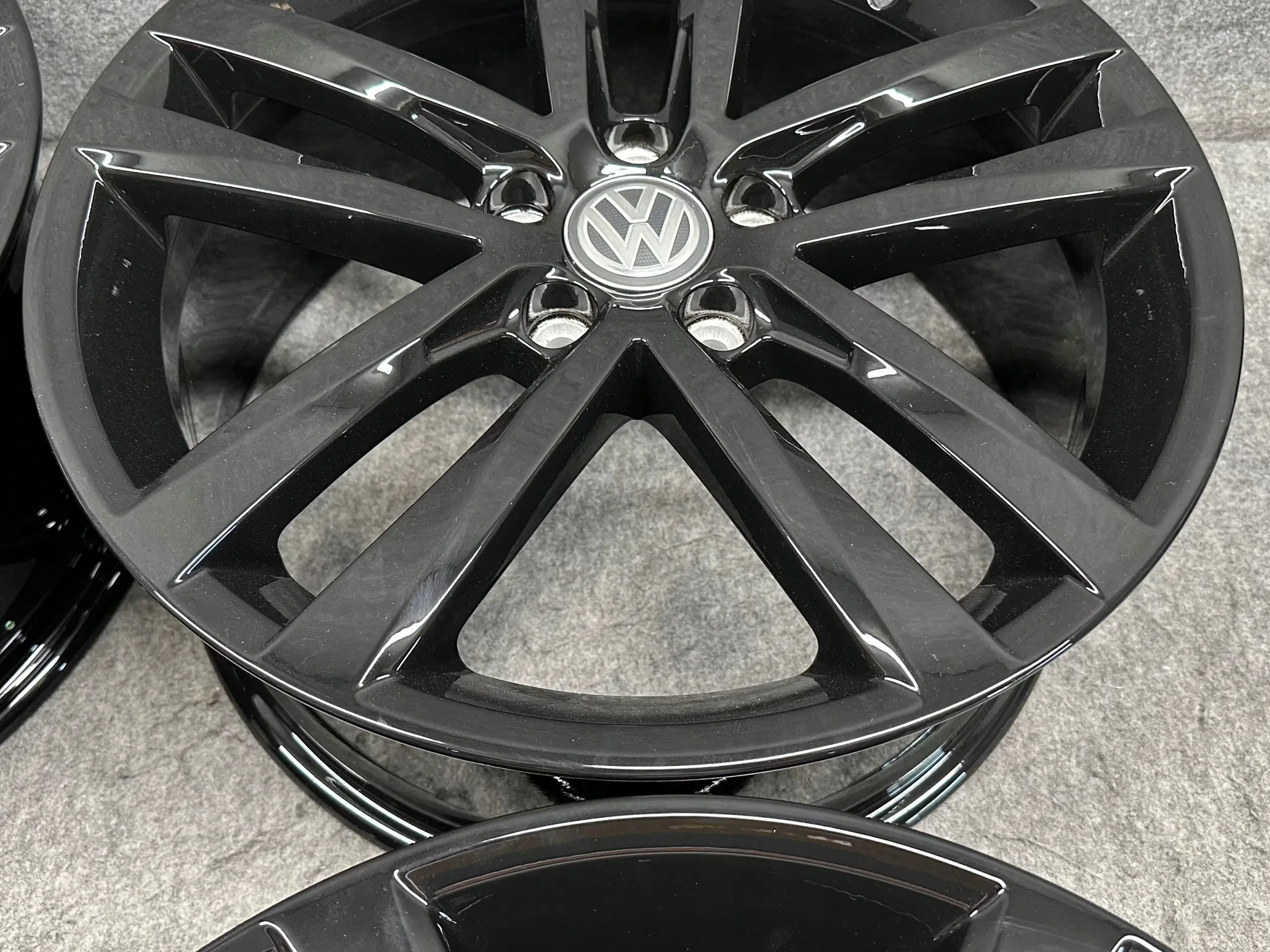 VW PASSAT B7 B8 CC 561 SALVADOR 80" x 19" 5x112