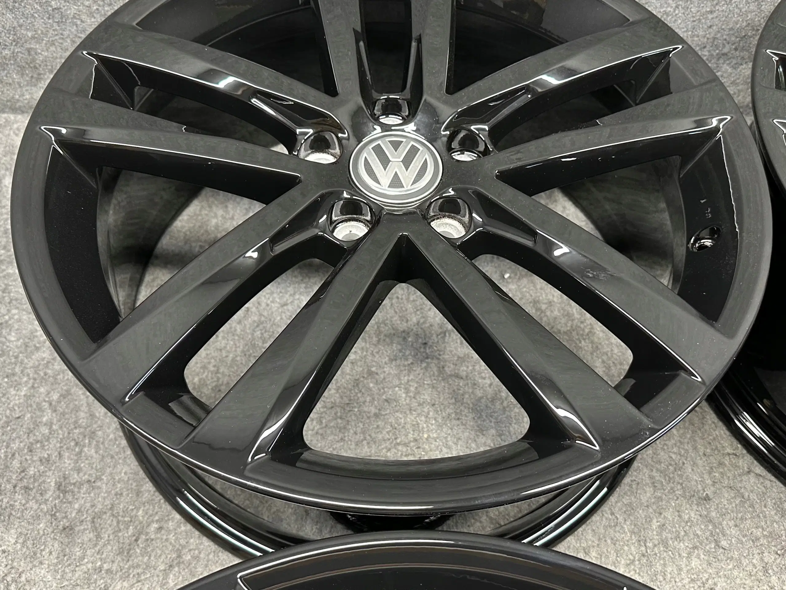 VW PASSAT B7 B8 CC 561 SALVADOR 80" x 19" 5x112