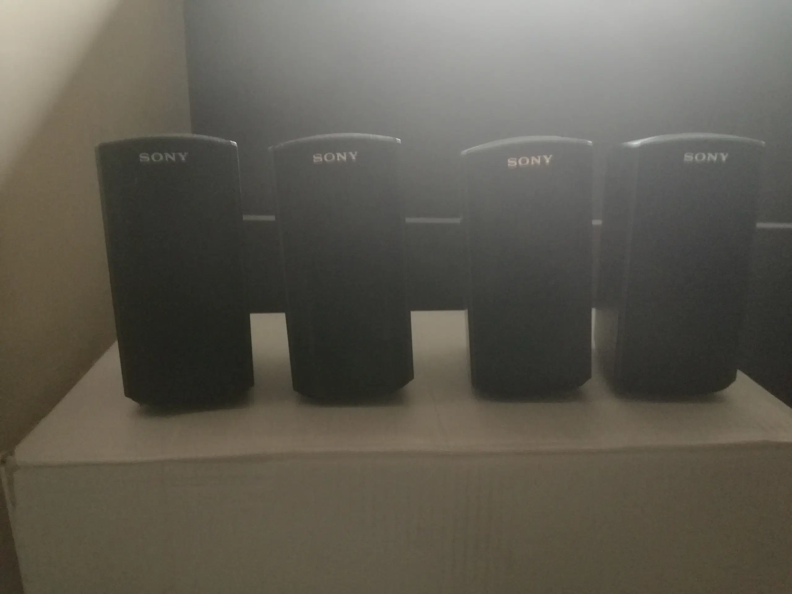 4 stk Sony højtalere samlet pris 100kr