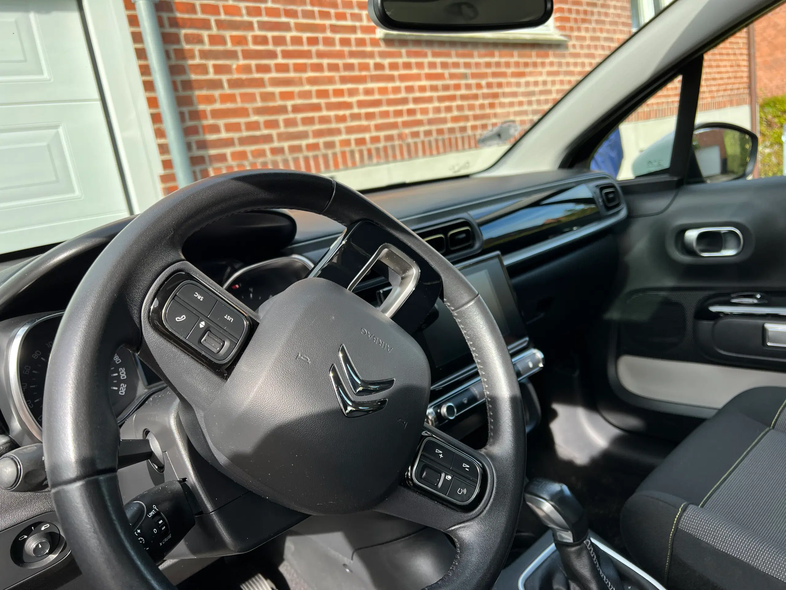 Citroen c3 16 bluehdi med glastag 100 hk