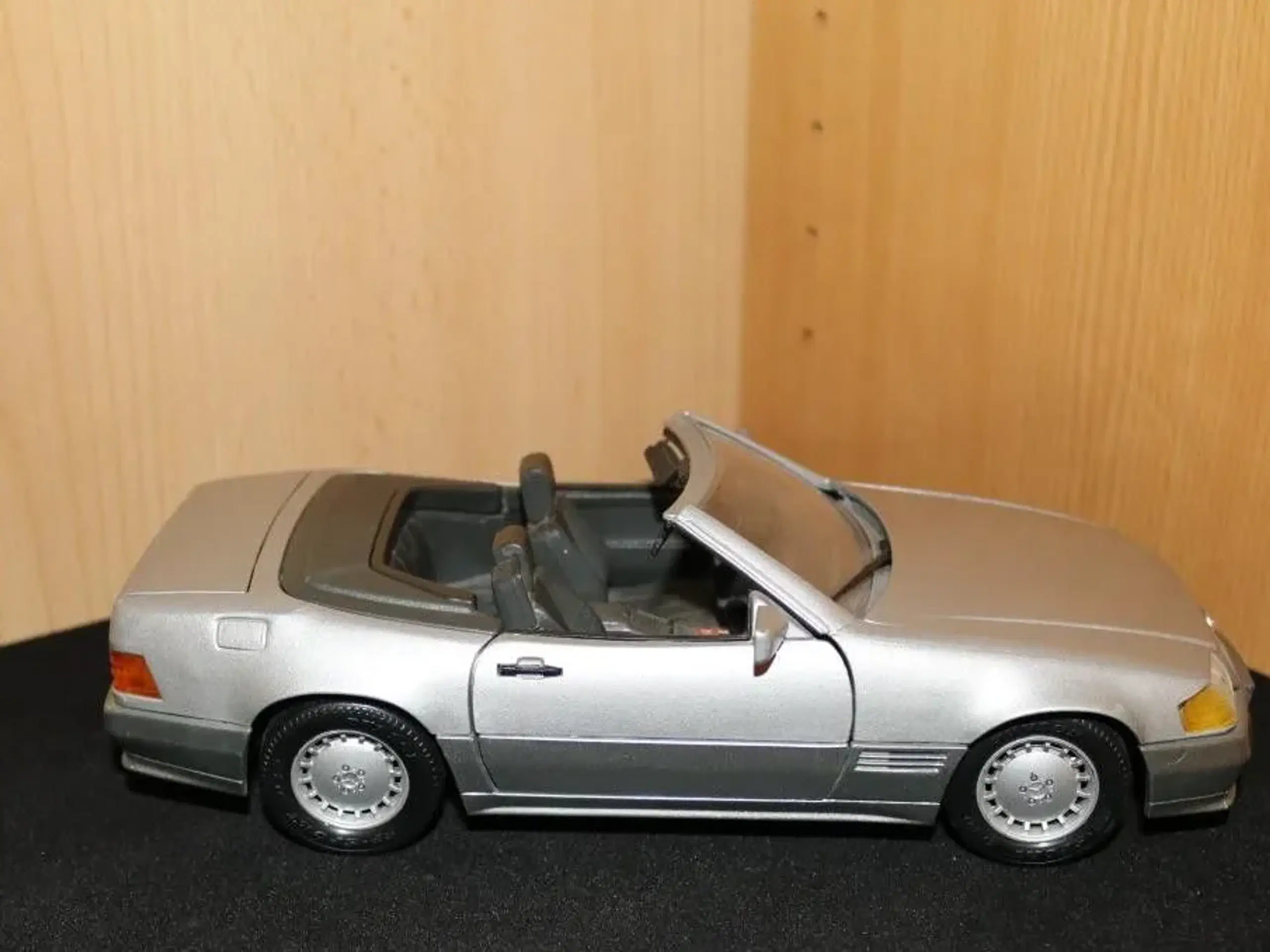 Mercedes-benz 500 SL (1989) 1/18