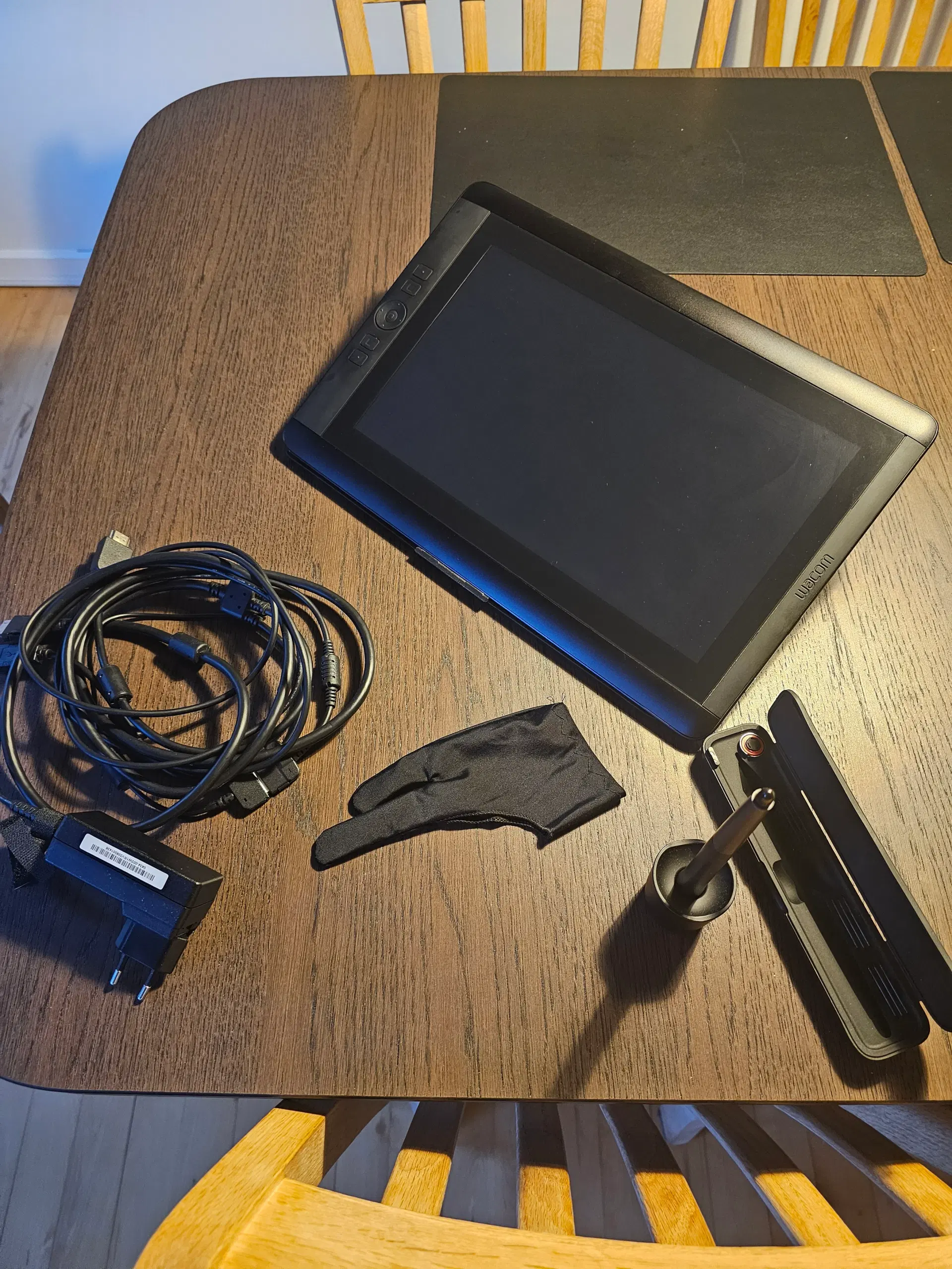 Wacom cintiq 13 HD creative Pen display