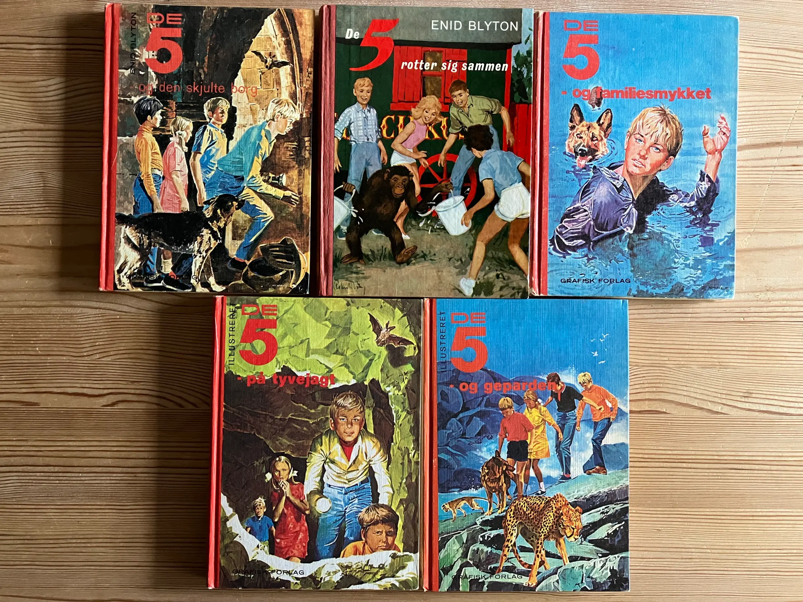 NEDSAT: 26 gamle bøger af Enid Blyton Grafisk