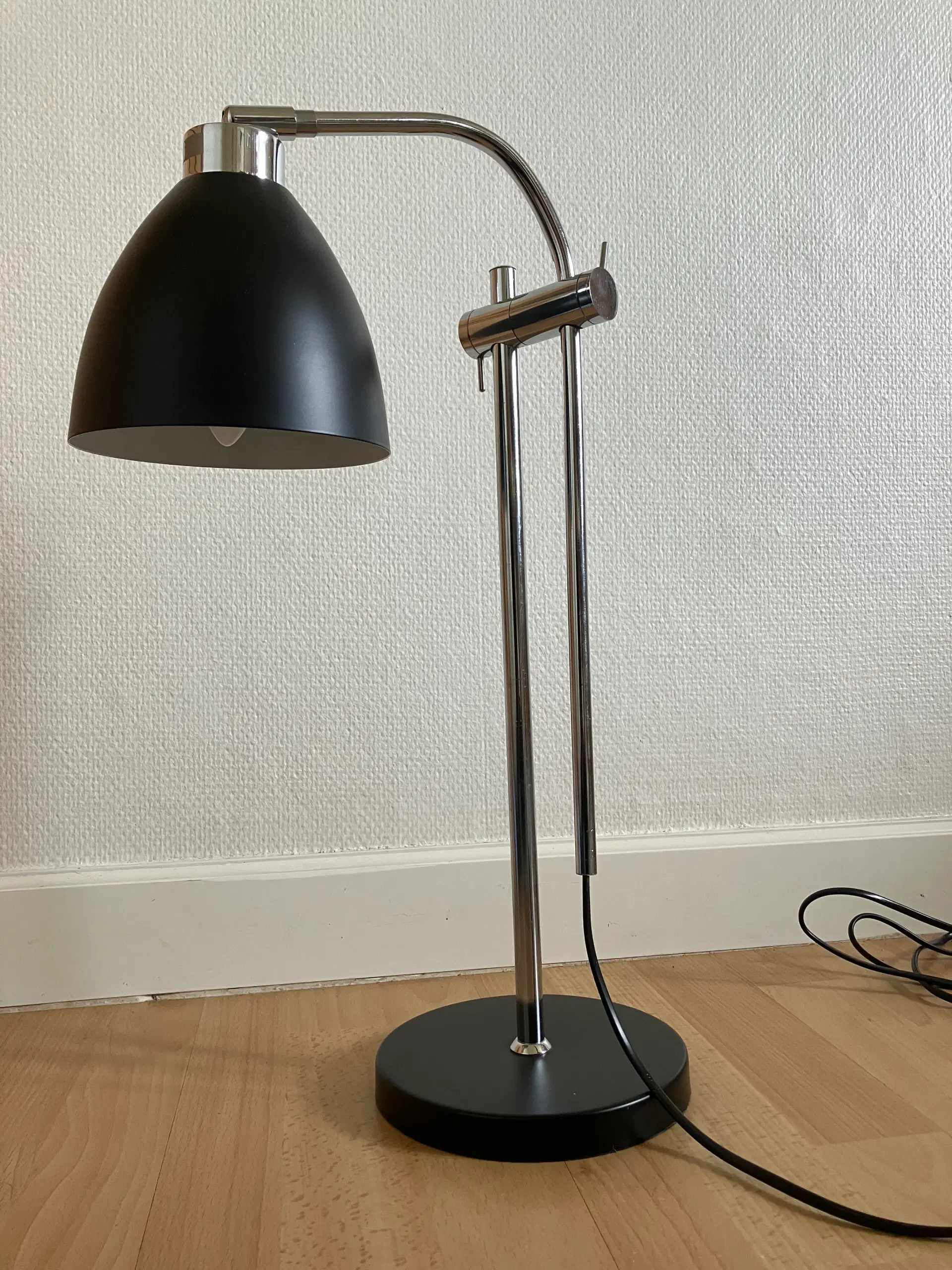 Væg- og bordlampe