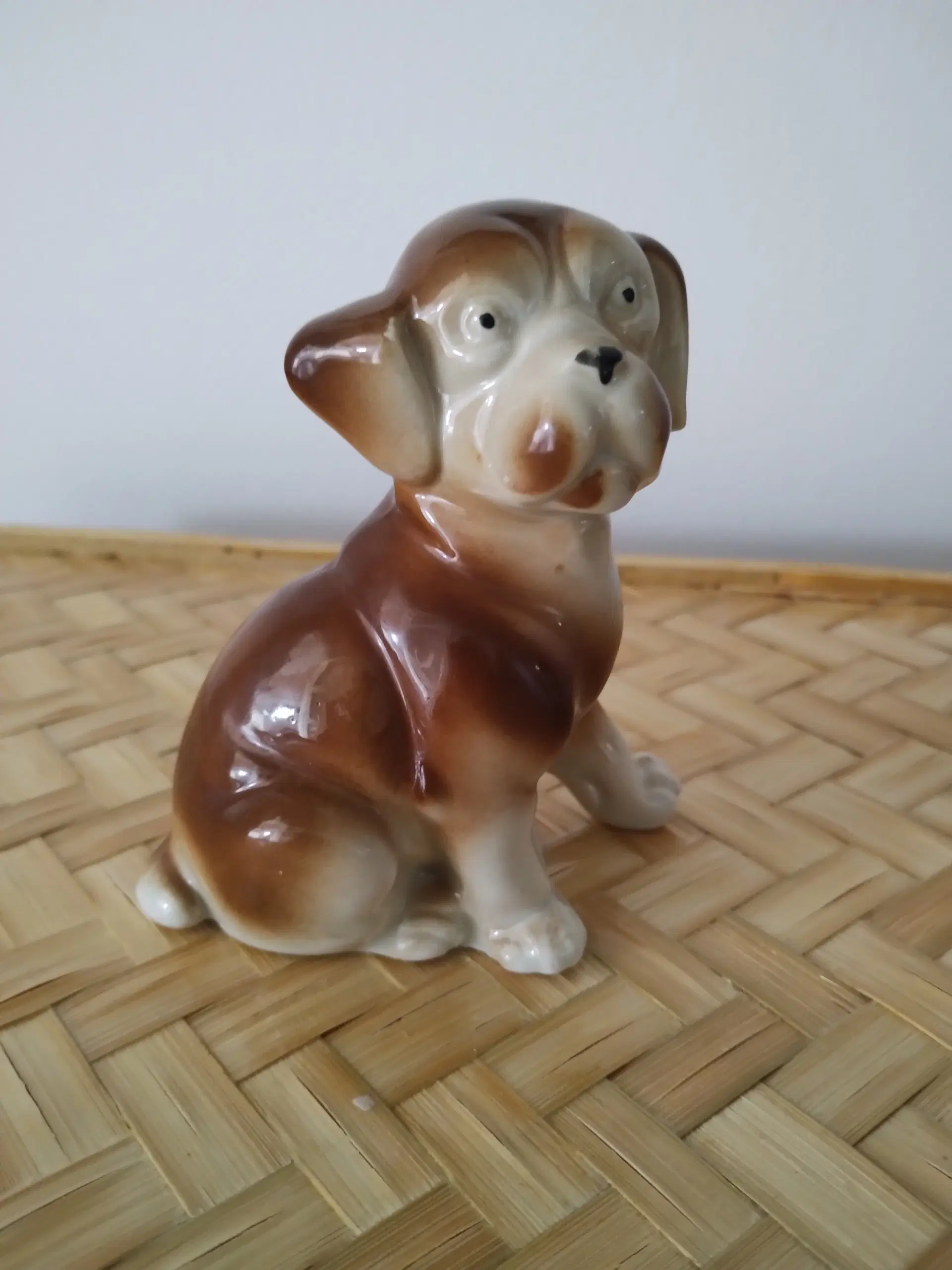 Lille fin porcelænshund