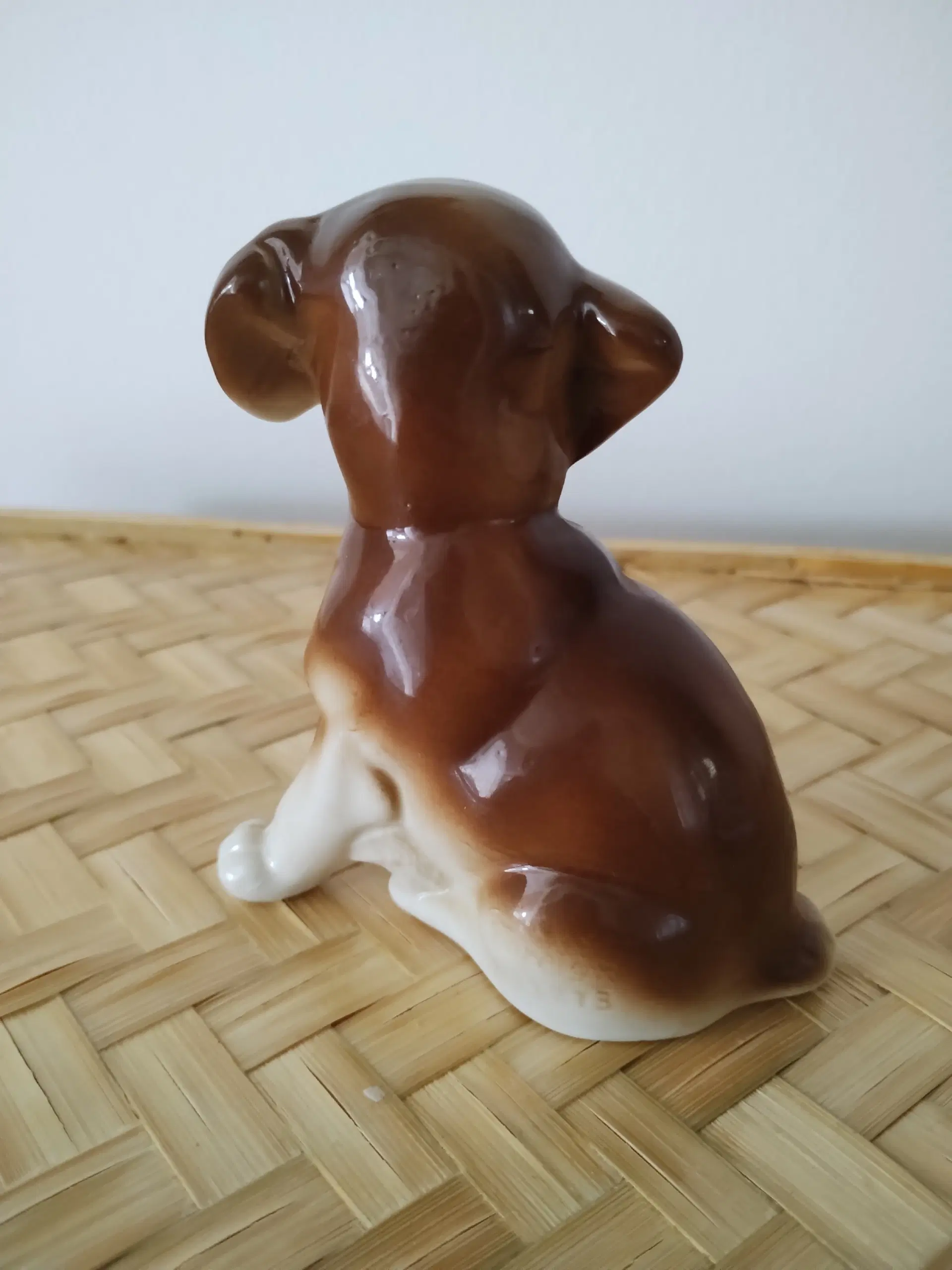 Lille fin porcelænshund