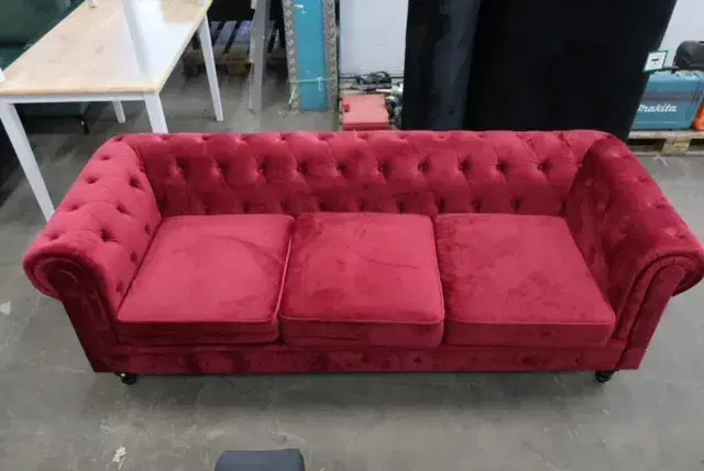 Mørkerød 3-personers Chesterfield sofa