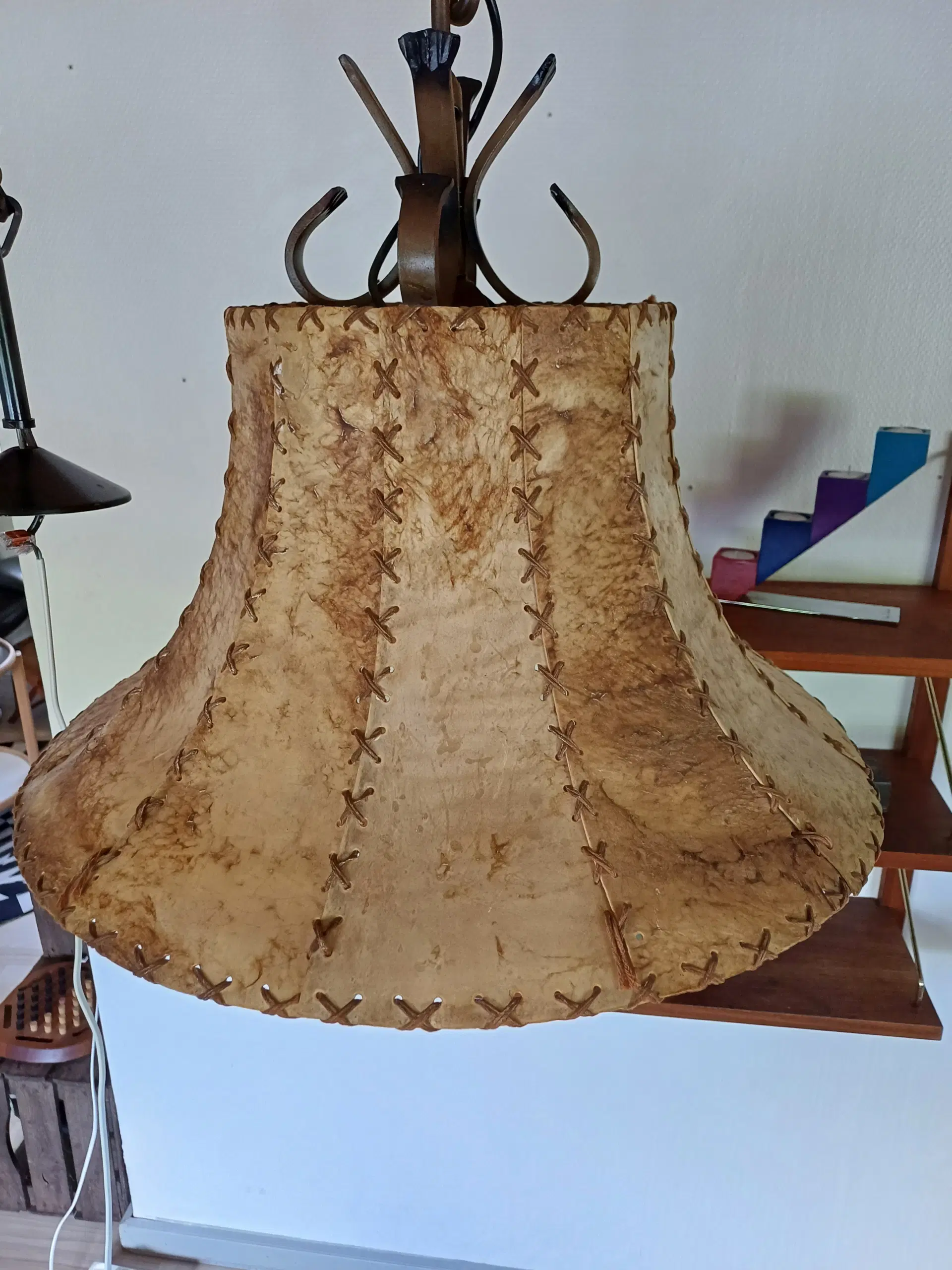 Unika rå skind lampe ø55