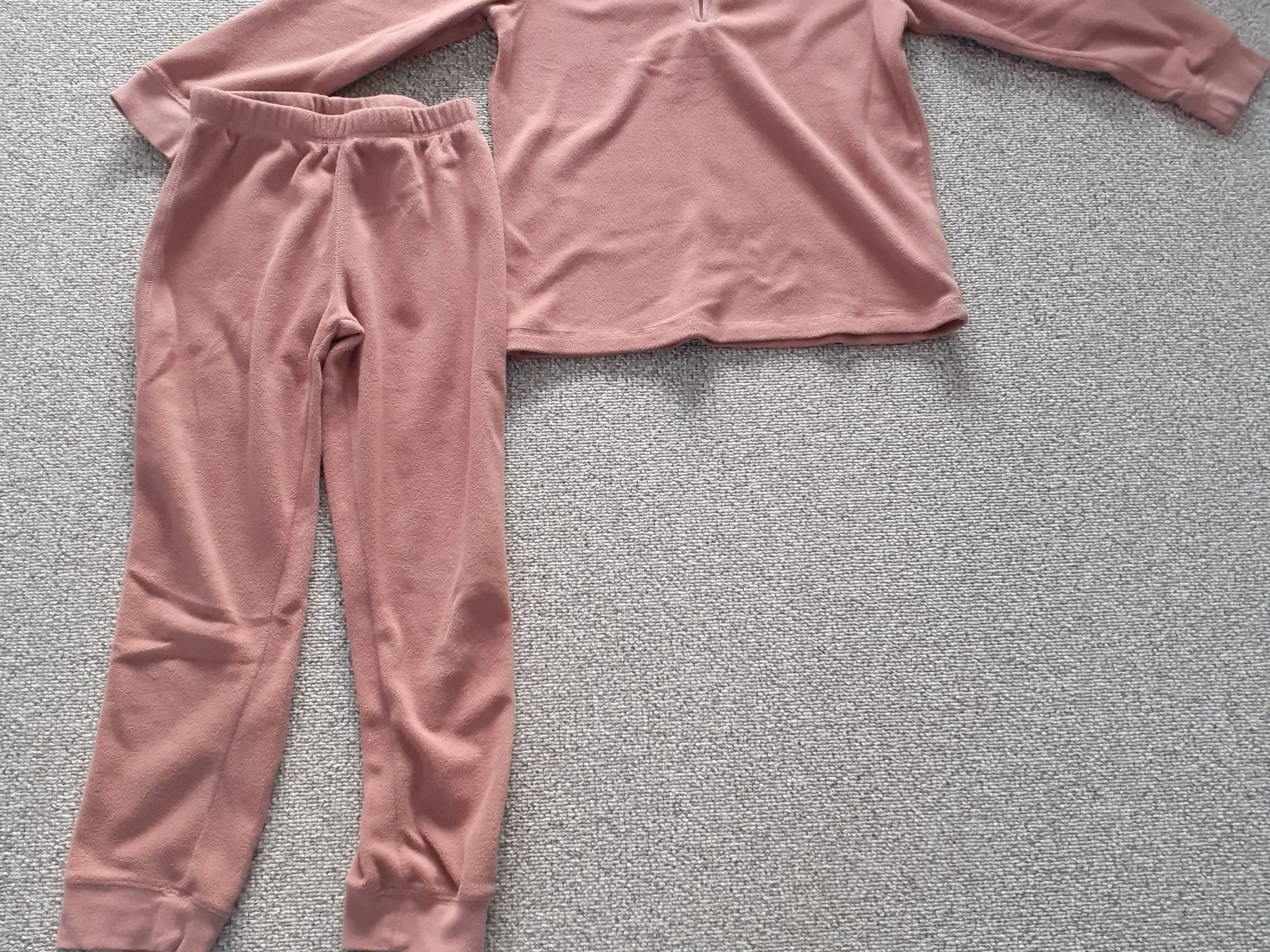 Fleece nattøj str 140