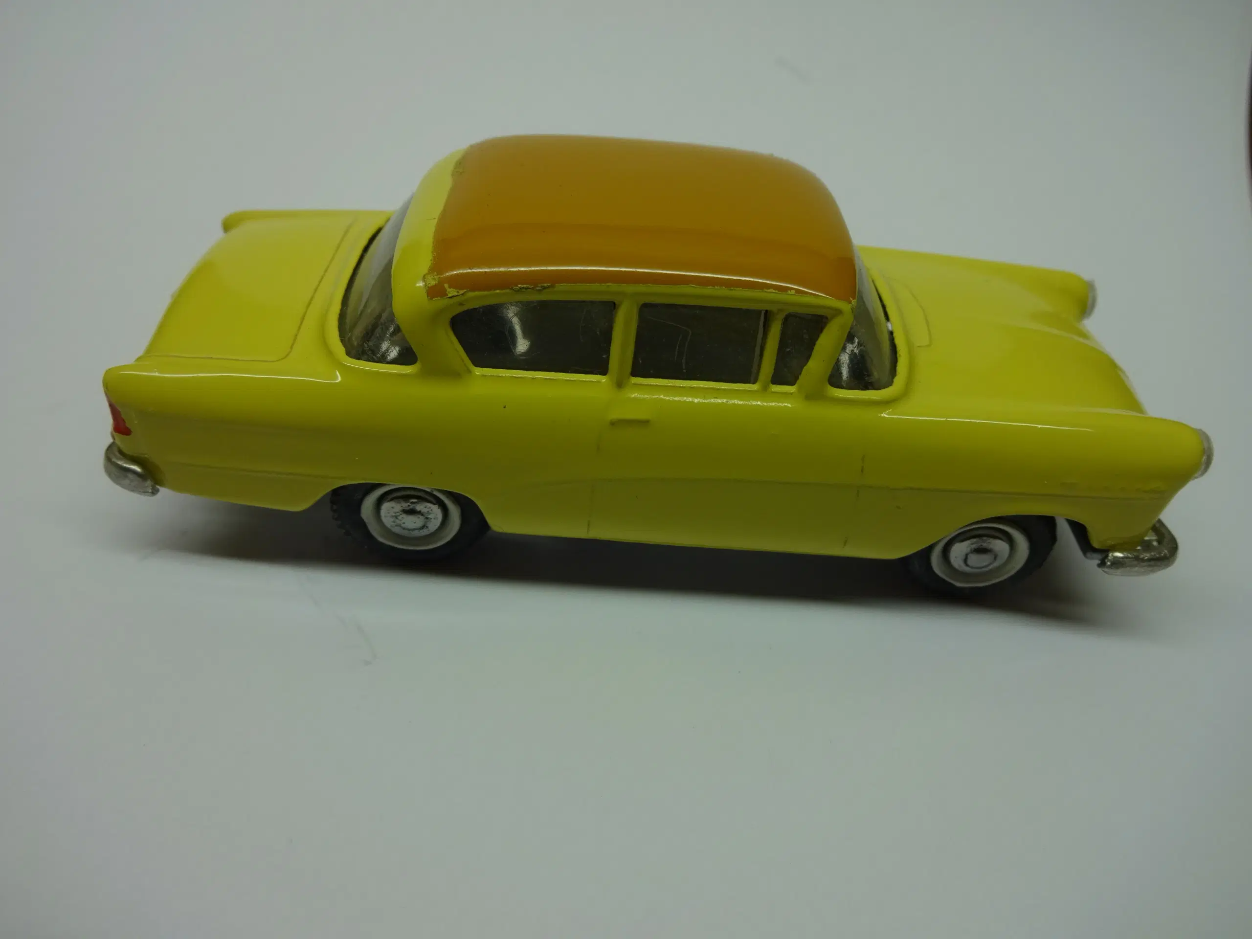 Opel Record ( Tekno )