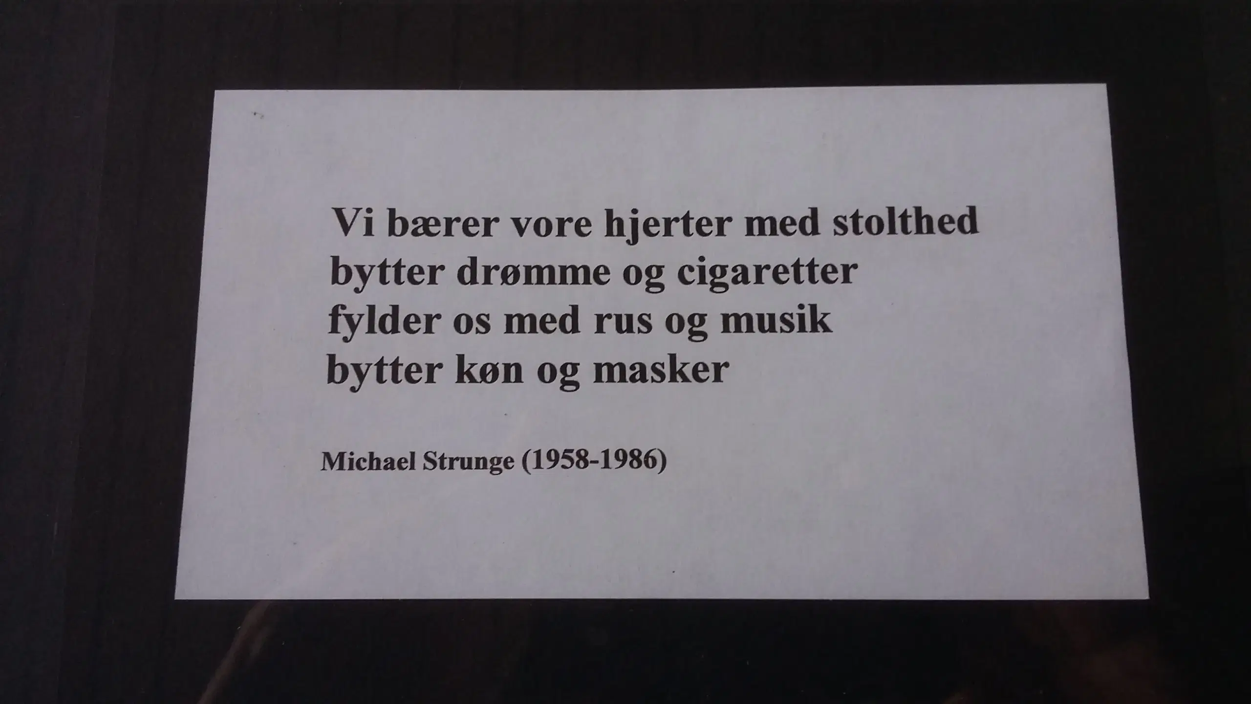 Oliemaling med digt af Michael Strunge