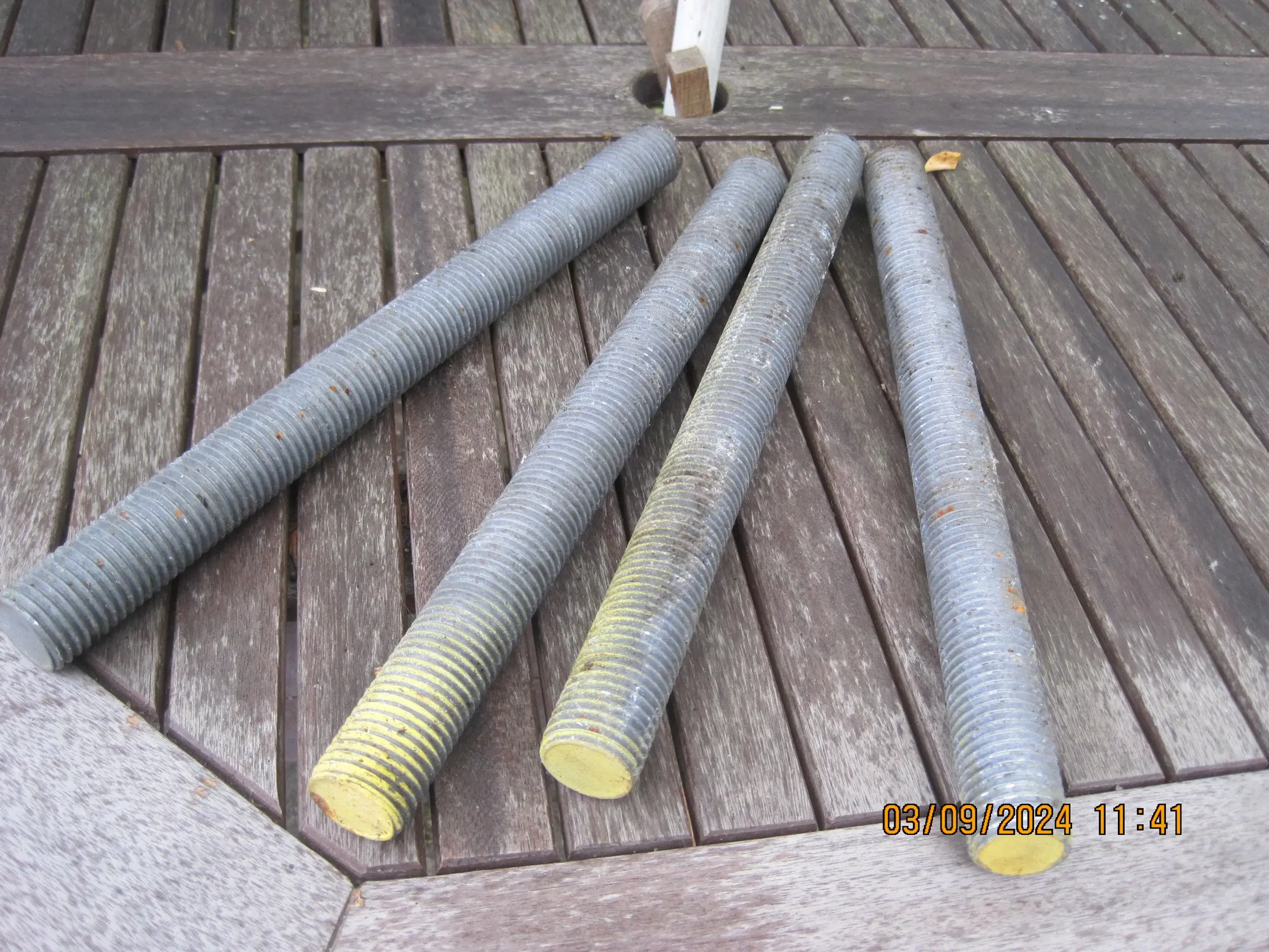 Gevindstykker 30mm galvaniseret