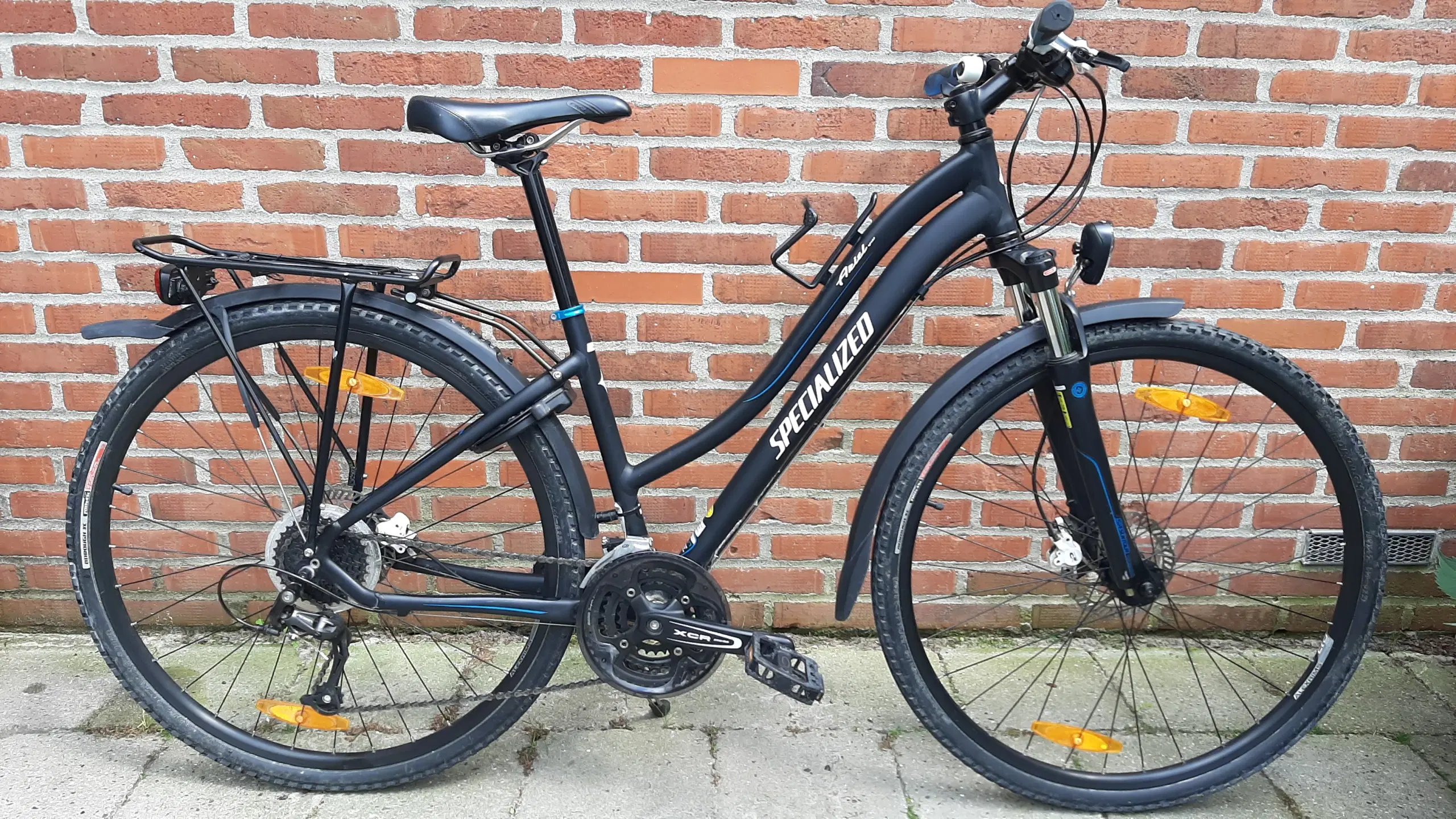 Damecykel og Herrecykel - Specialized (hybrid)