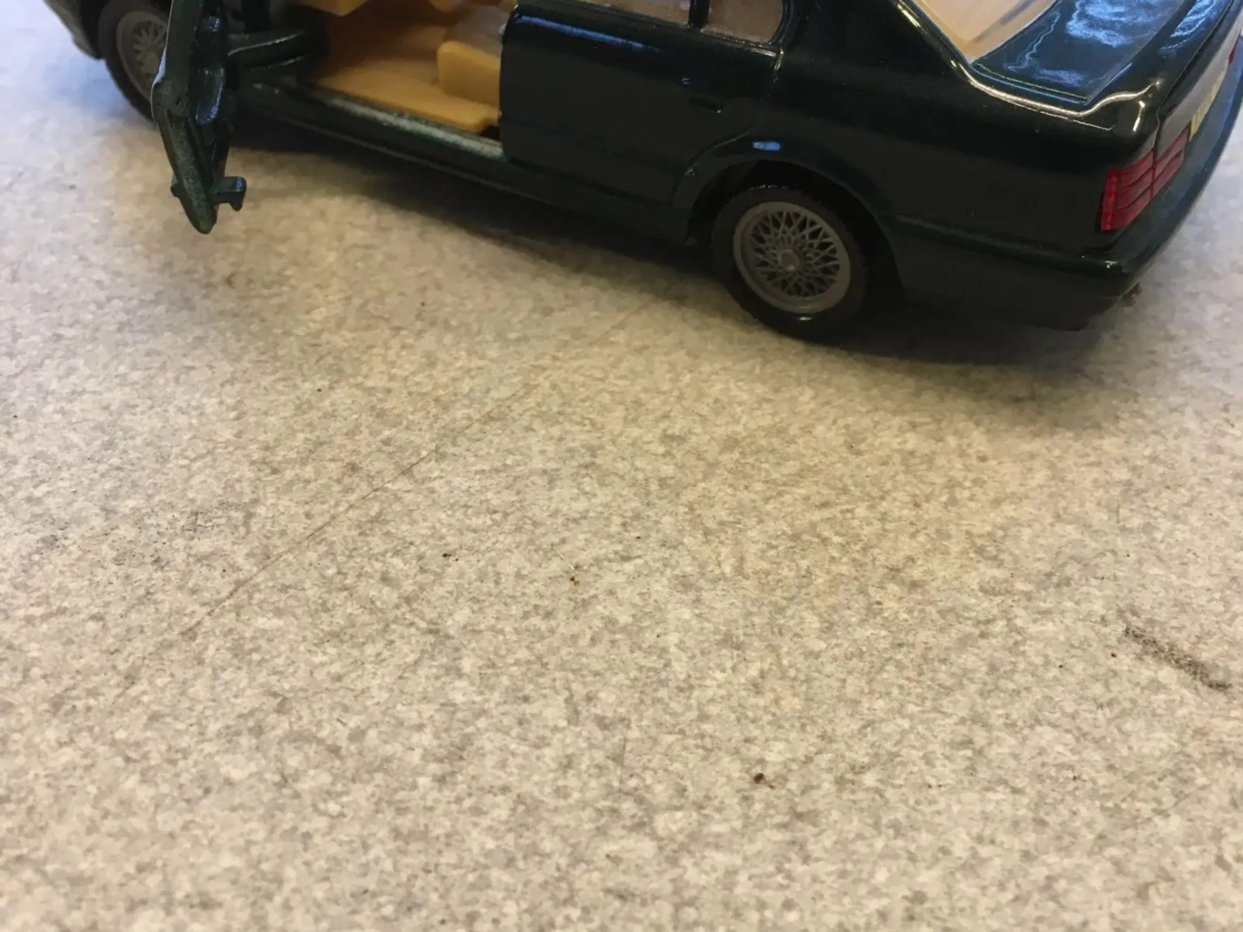 BMW 525i fin metal Corgi model