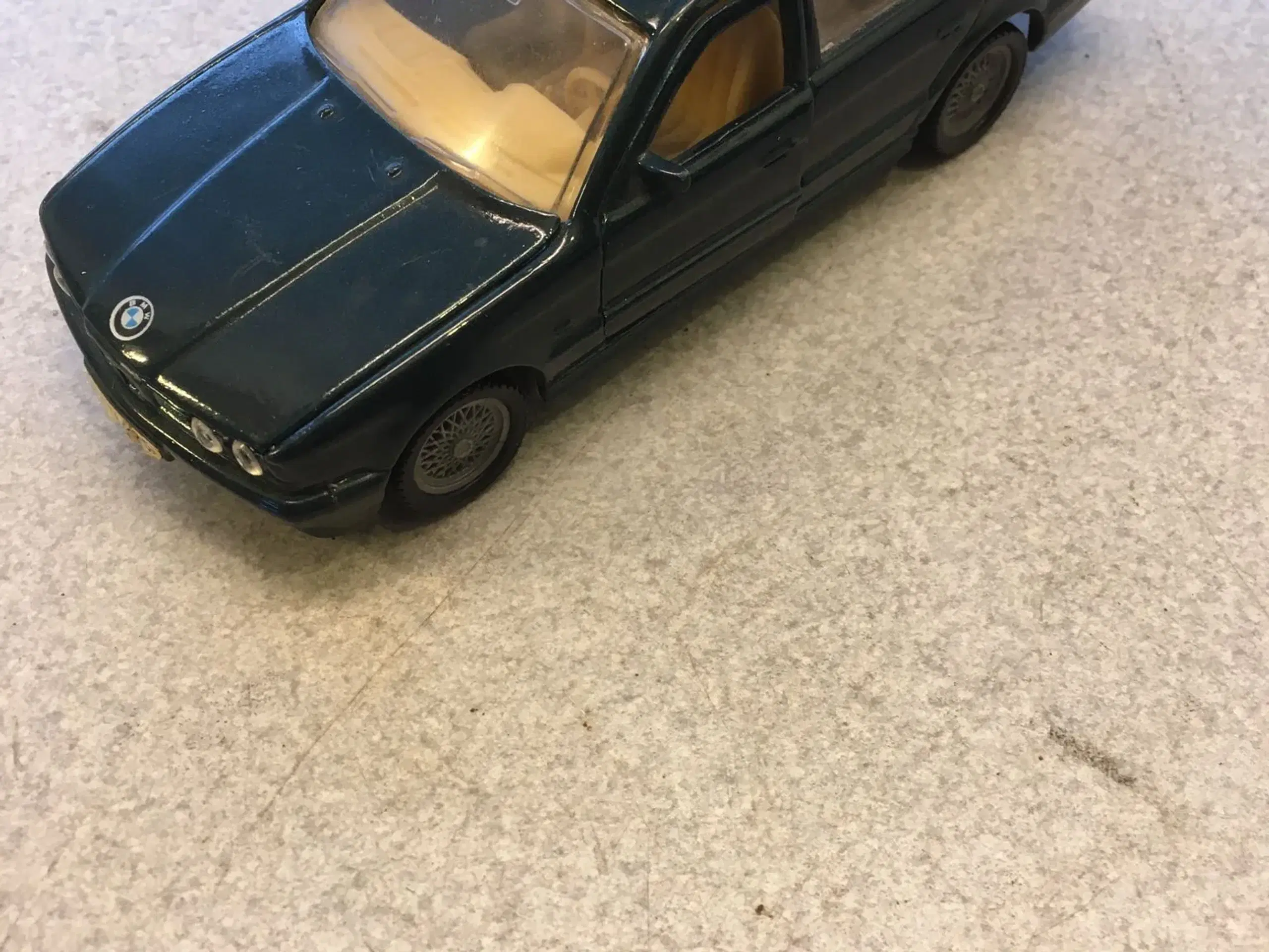 BMW 525i fin metal Corgi model