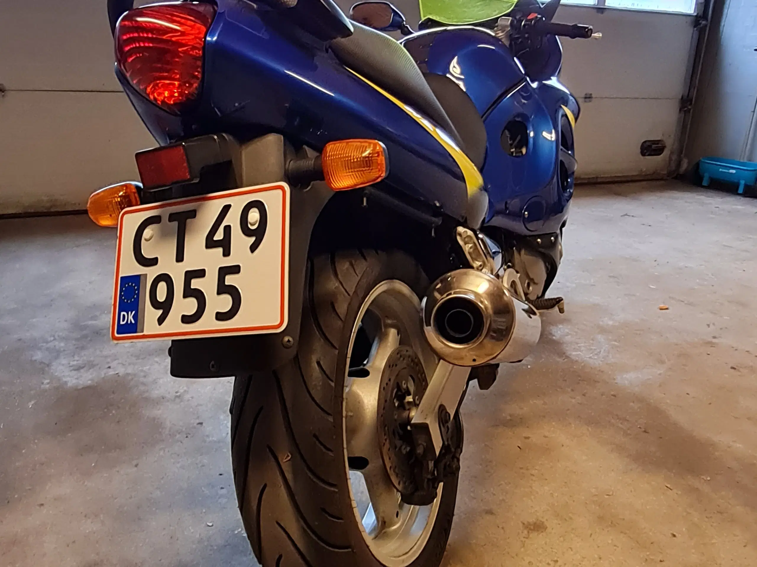 SUZUKI GSX 600F