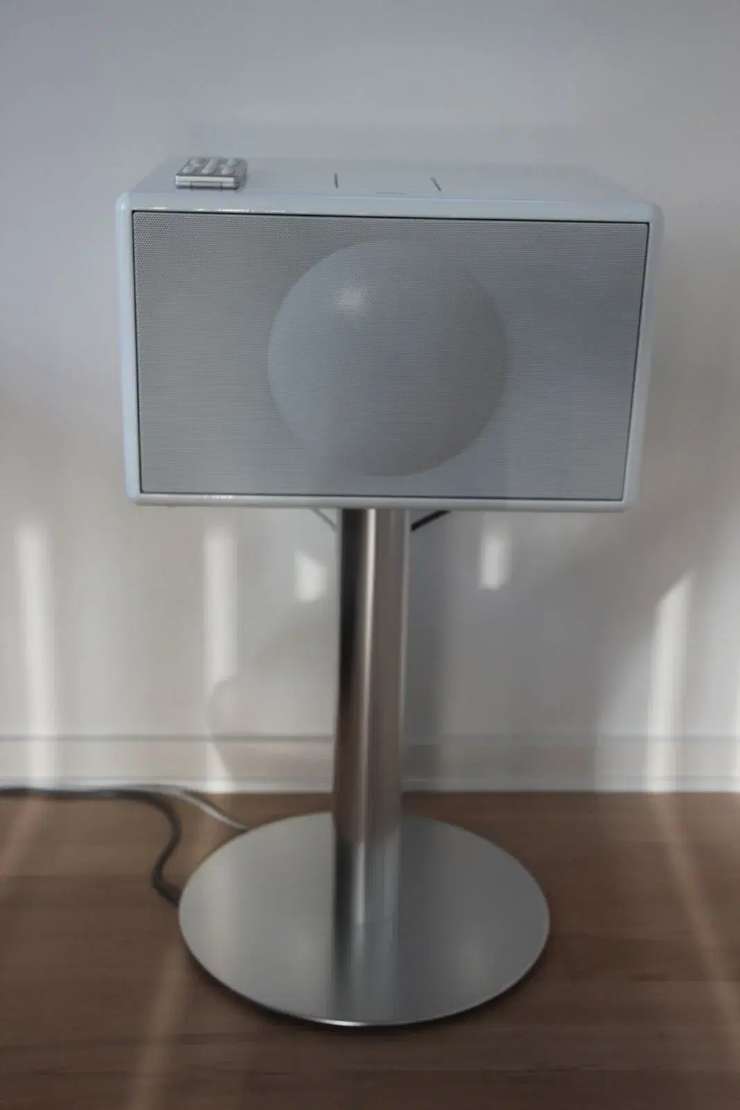 Geneva Sound System model L m/stander