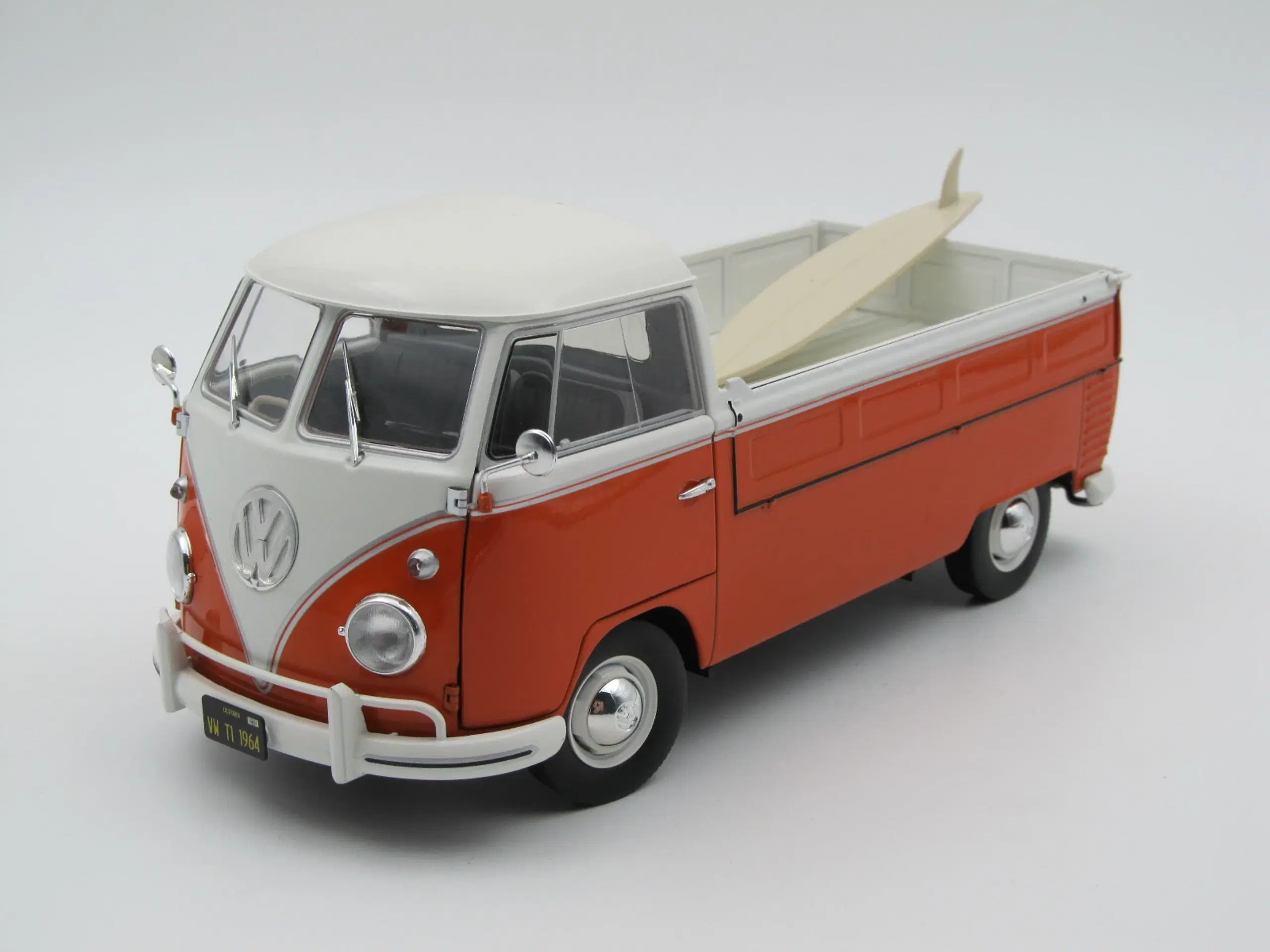 1963 VW T1 Pritsche / Sika m Surfboard 1:18