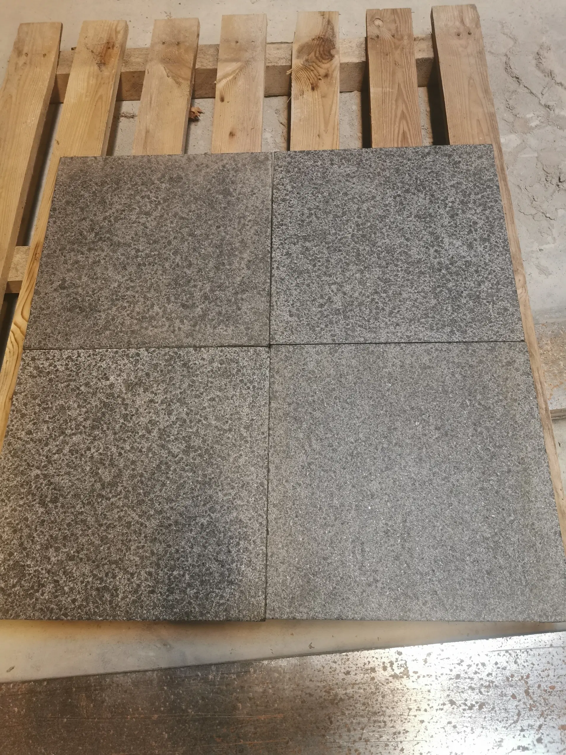 Granitfliser i diverse størrelser og farver