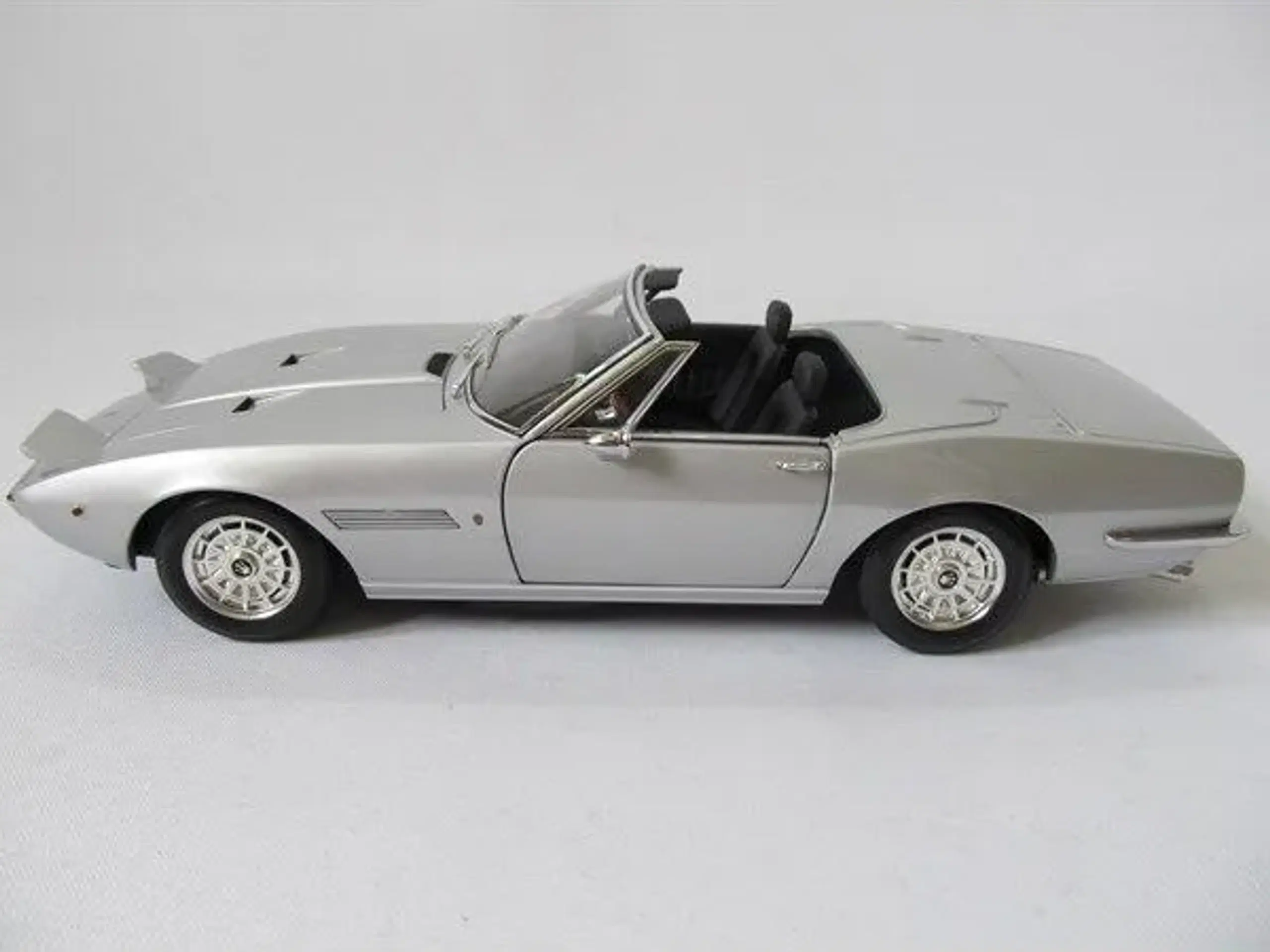 1970 Maserati Ghibli Spyder - 1:18