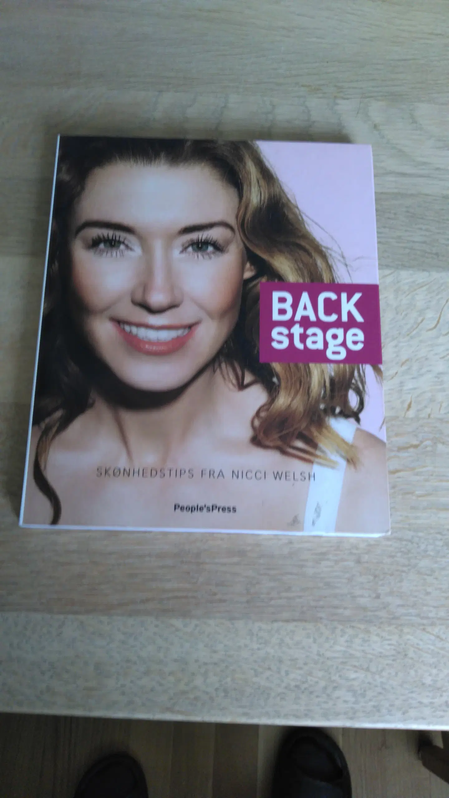 Illustreret bog ” Backstage Skønhedstips”