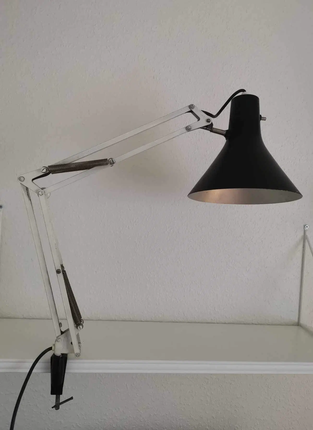 Arkitektlampe med sort skærm