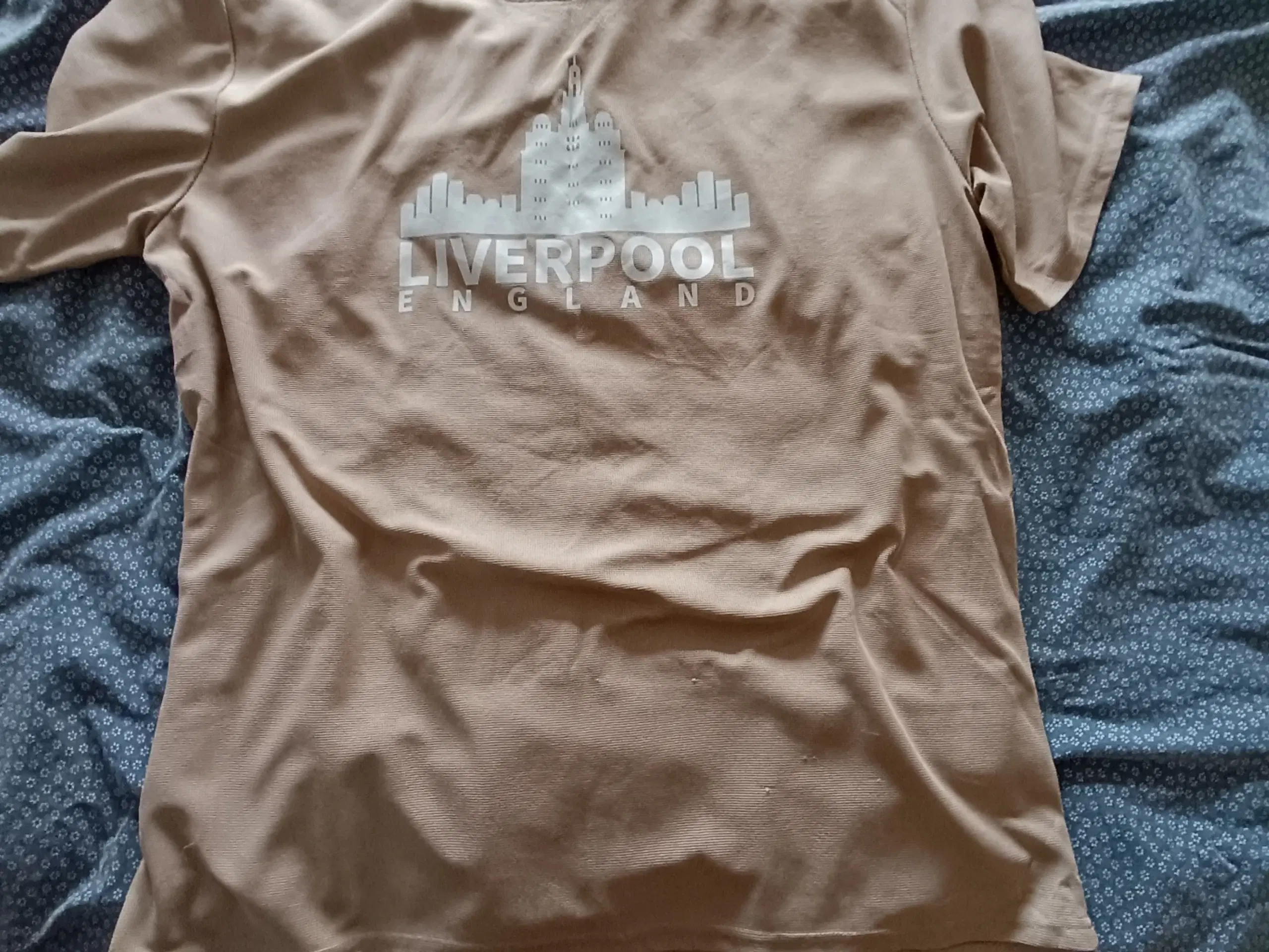 Liverpool T-shirt + shorts