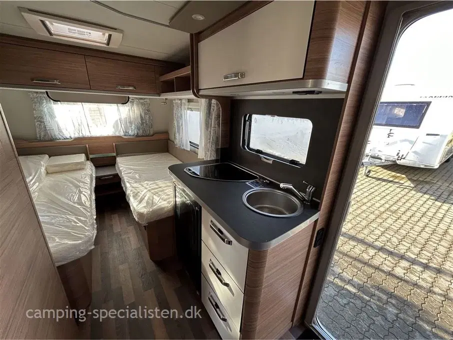 2023 - Weinsberg CaraOne 480 EU DK Edition   Weinsberg CaraOne  DK Edition - Enkeltsenge - 480 EU model 2023 kan snart ses hos Camping-Specialisten i Silkeborg