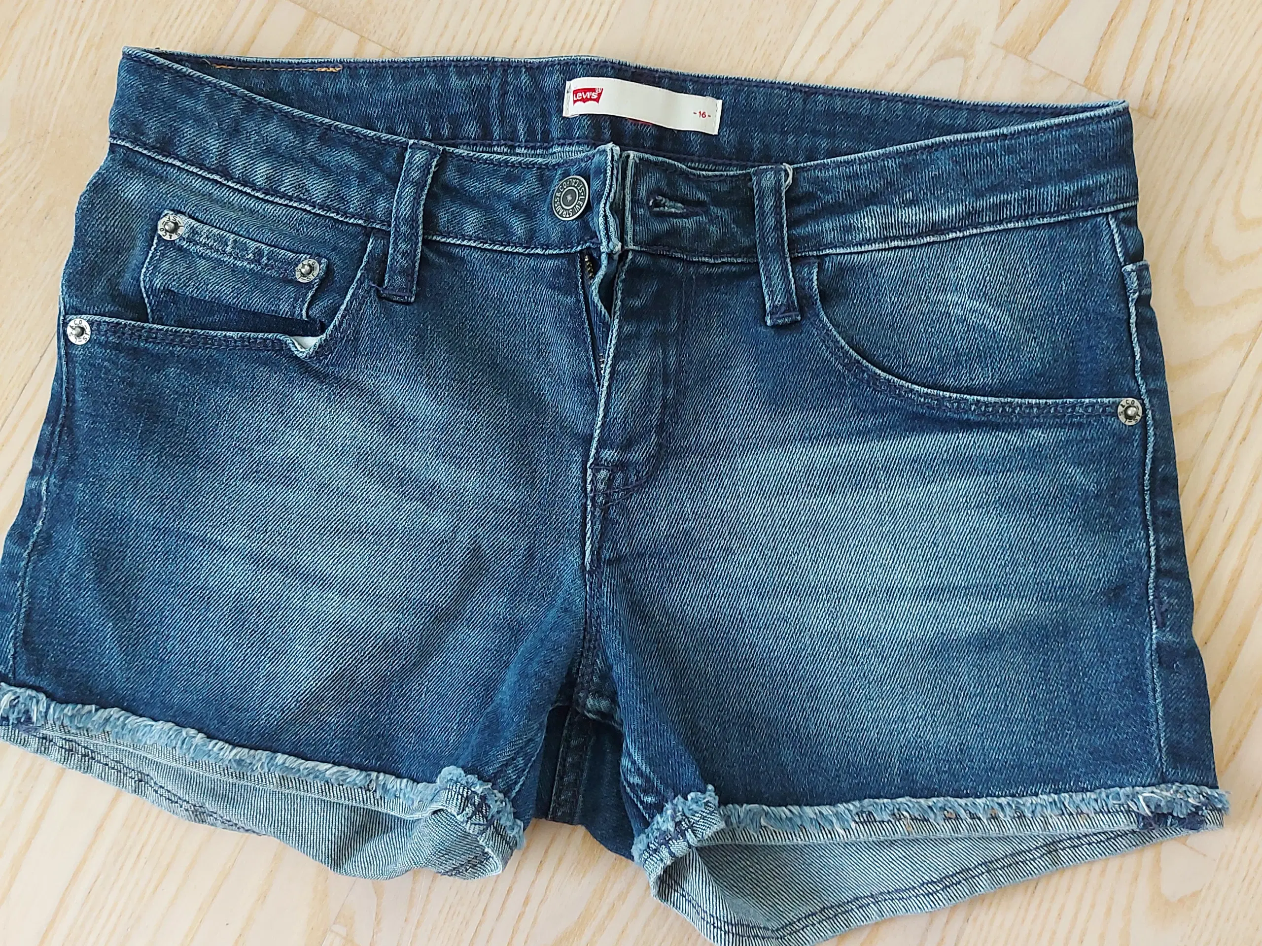 Levis shorts med top (Samlet for 75 kr)