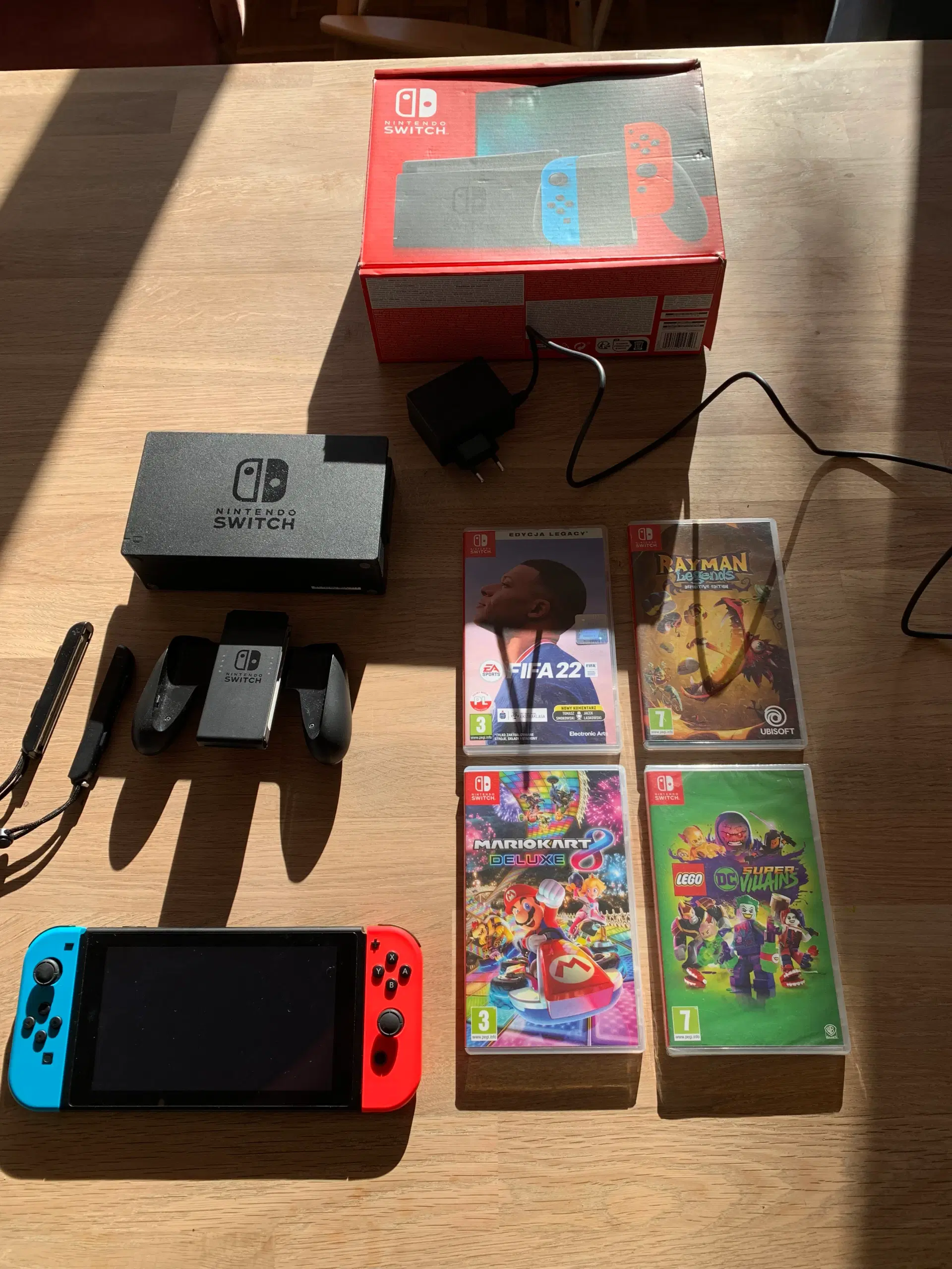 Nintendo Switch i sublim god stand og med 4 spil