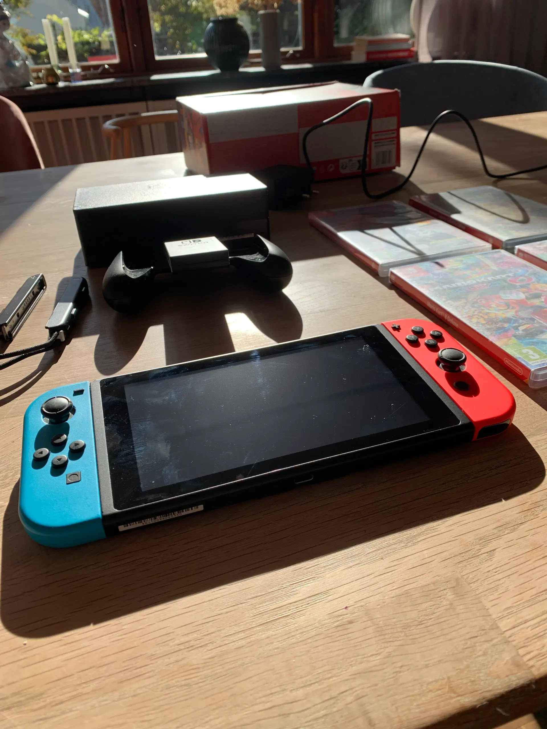 Nintendo Switch i sublim god stand og med 4 spil