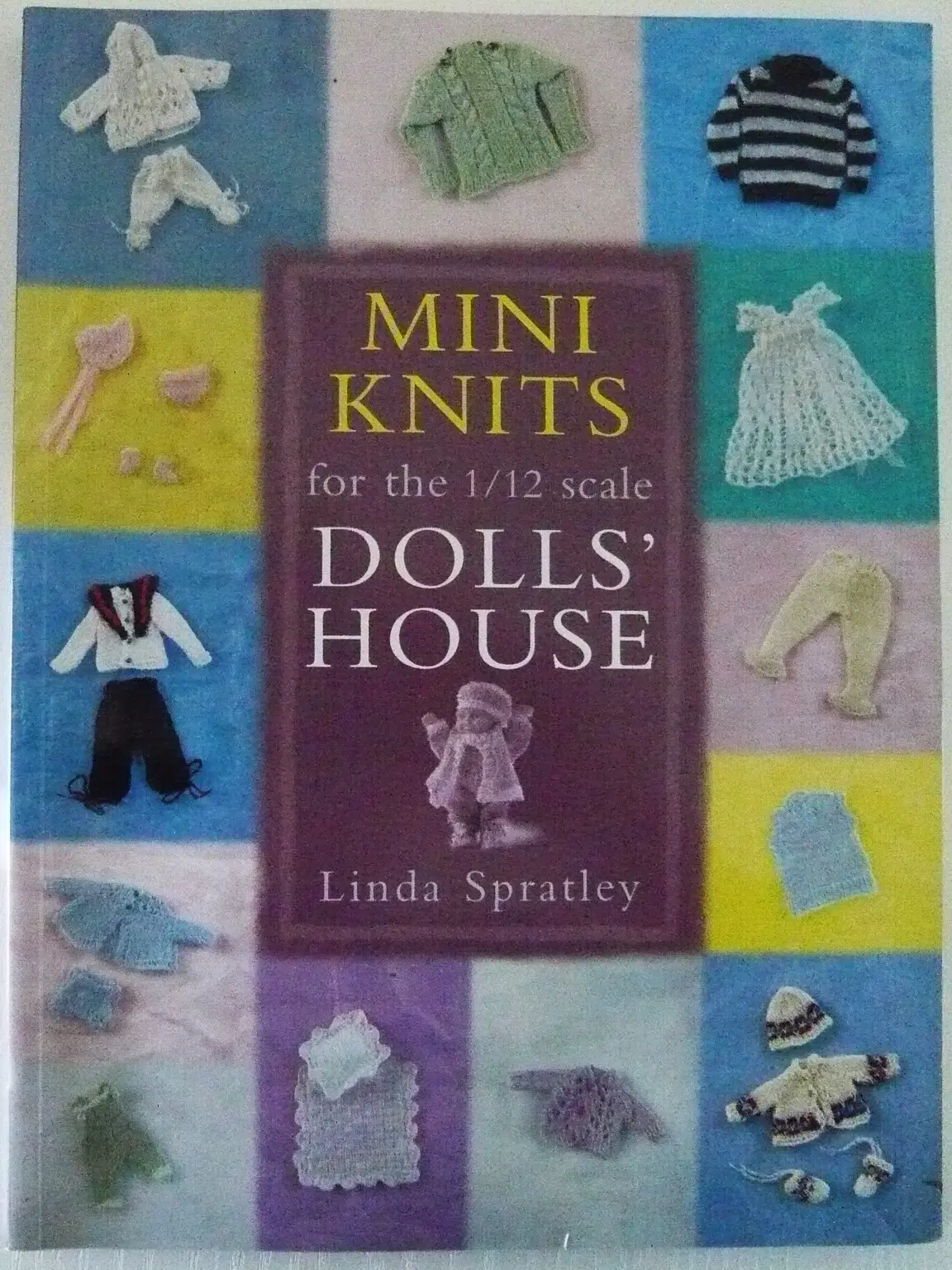 Mini knits for the 1/12 scale dolls´ house