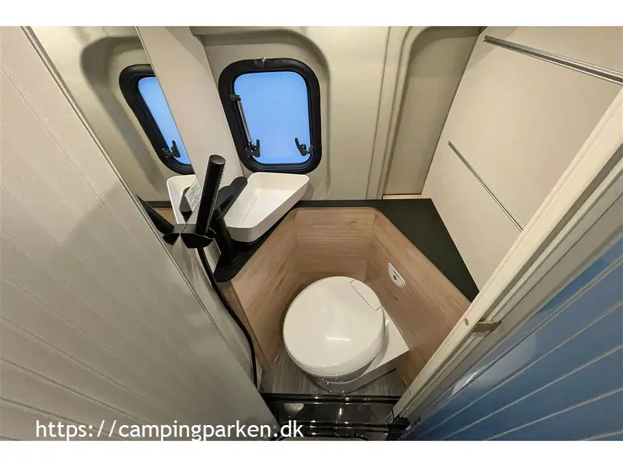 2024 - Dethleffs Globetrail CVD   Markedets korteste camper van med enkeltsenge – og stort panoramavindue!
