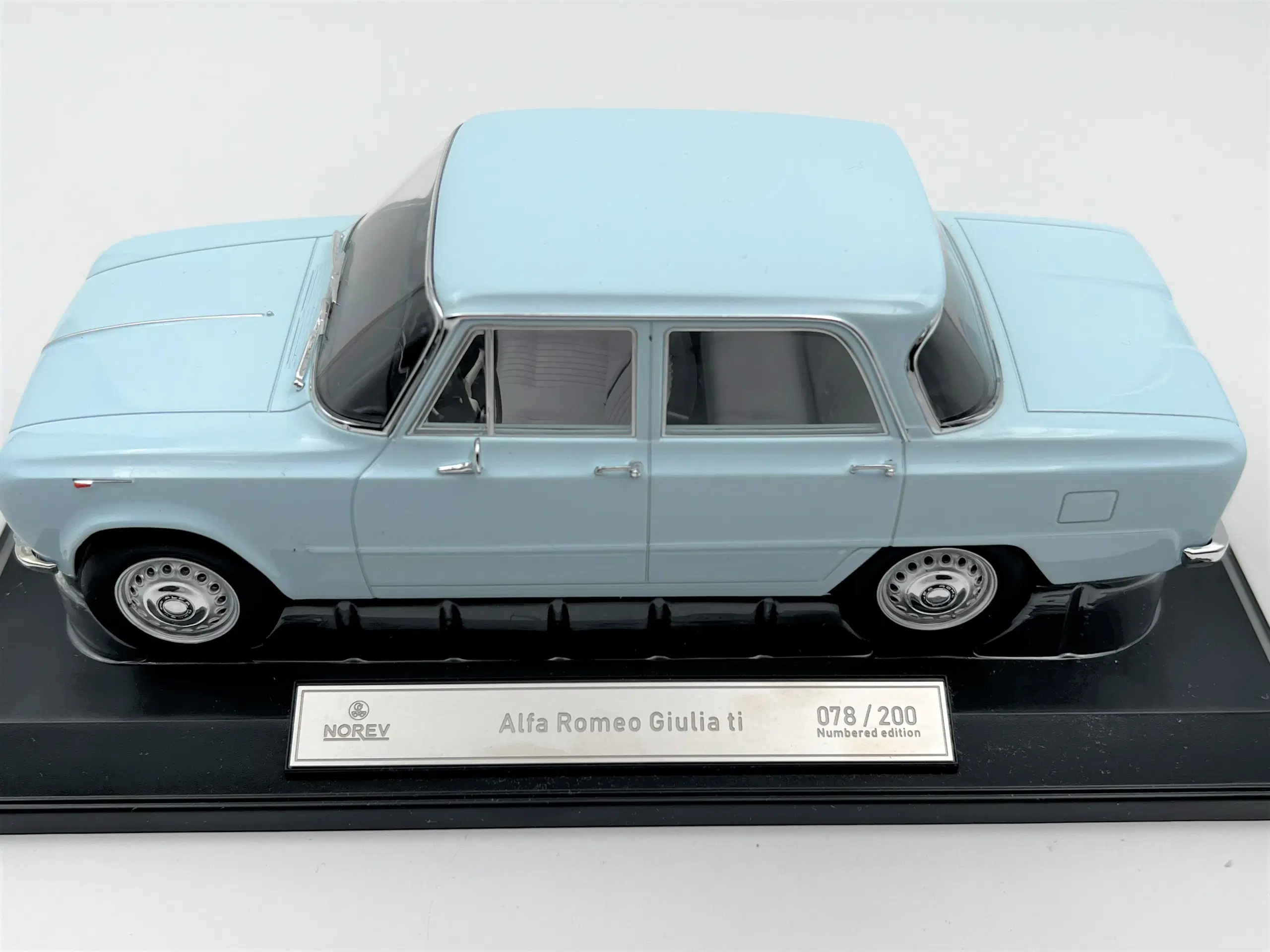 1964 Alfa Romeo Giulia Ti - Limited Edition - 1:18