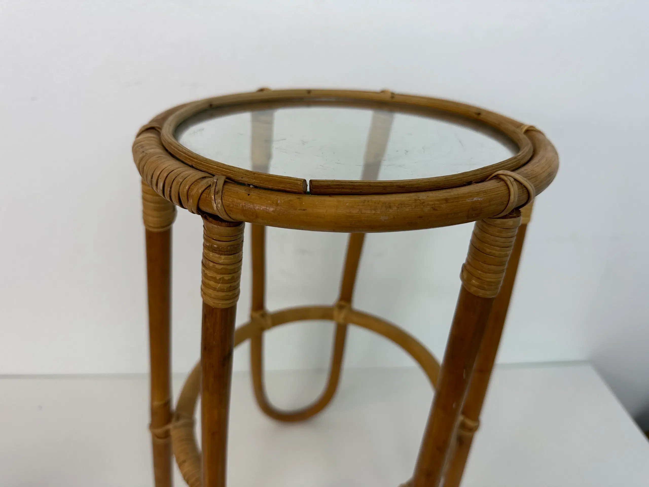 Lille sidebord / sofabord i bambus