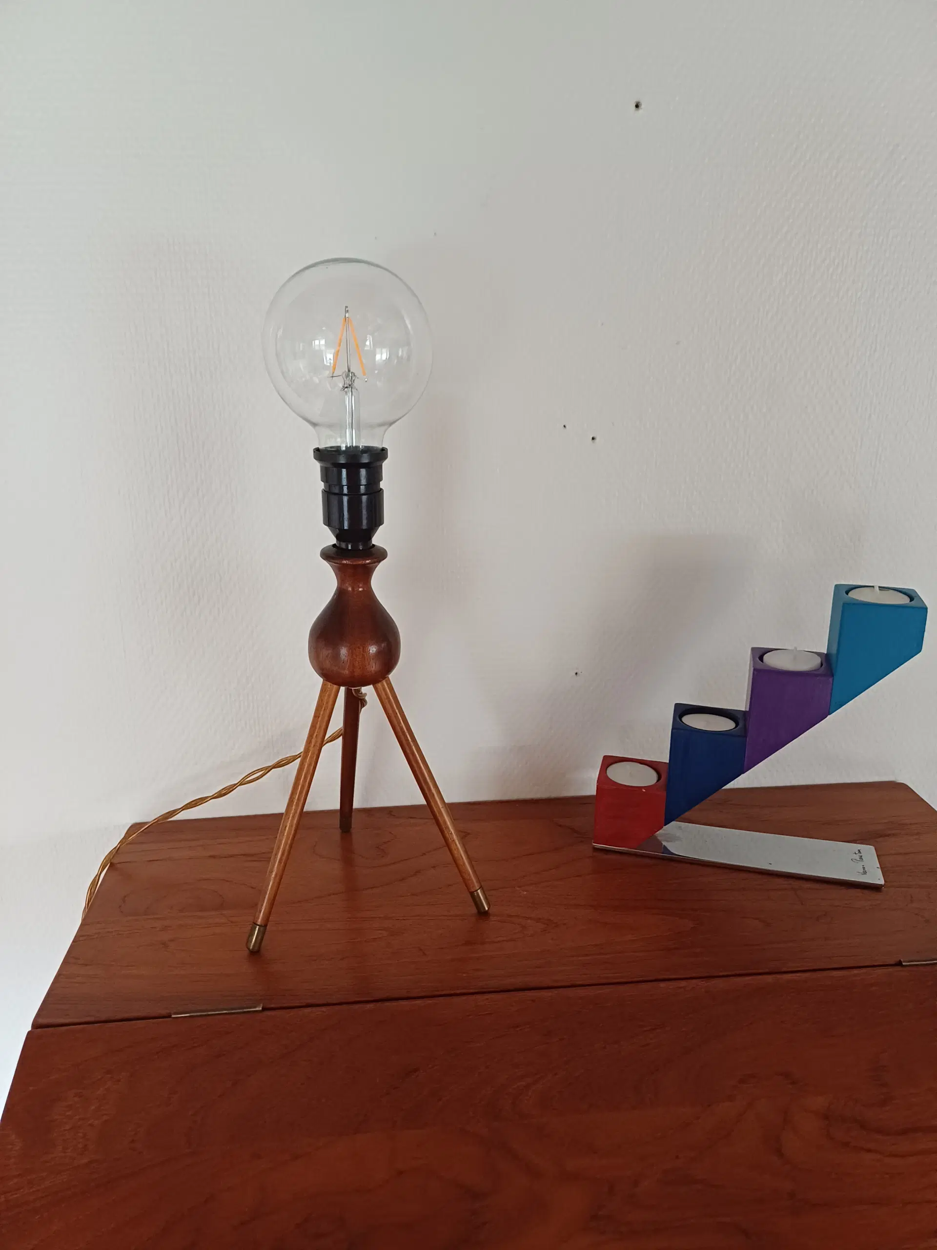 Ældre lille hjælper lampe I teak