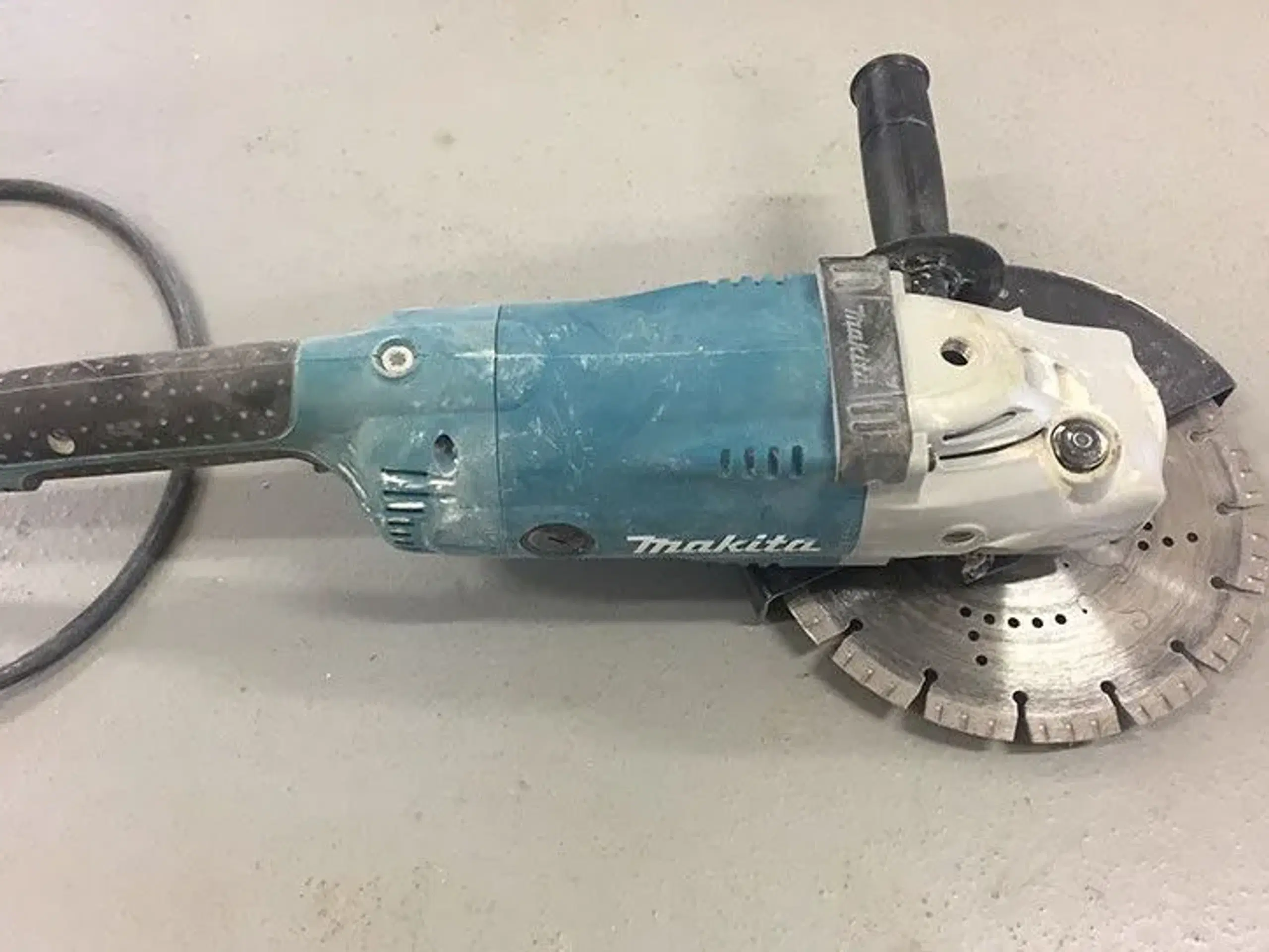 Makita vinkelsliber Ø230 udlejes