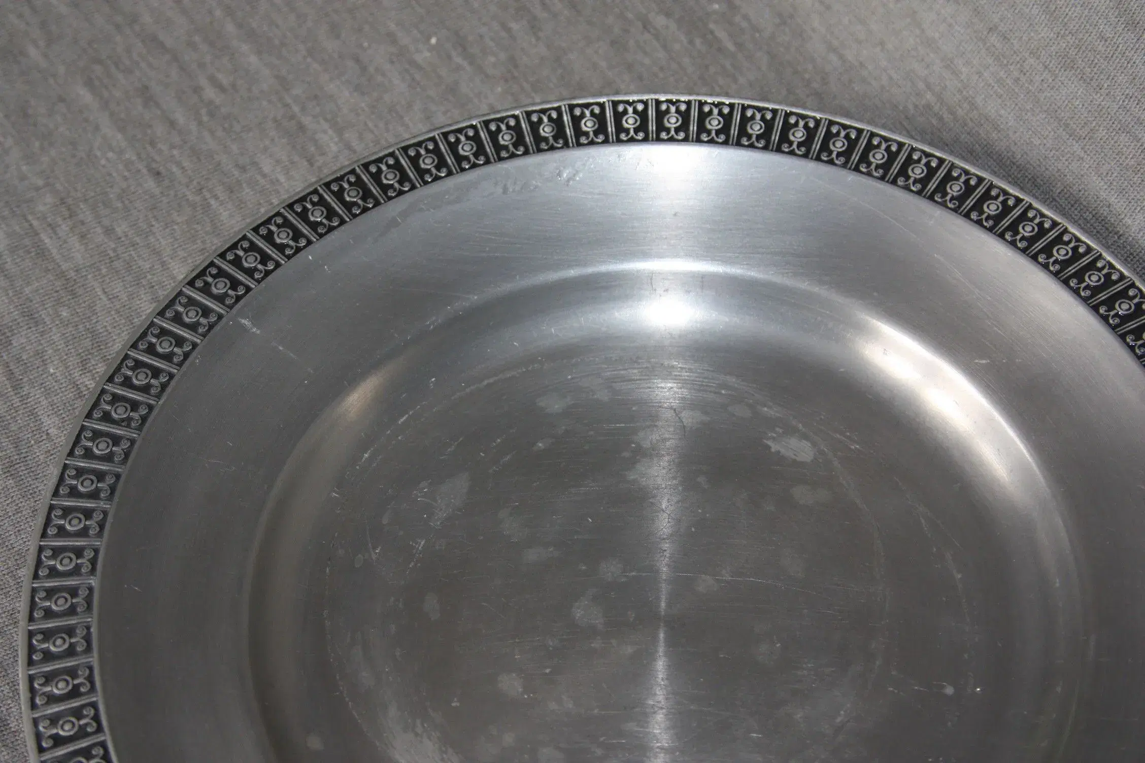 Haugrud Pewter Norway nr 413 diam 275 cm