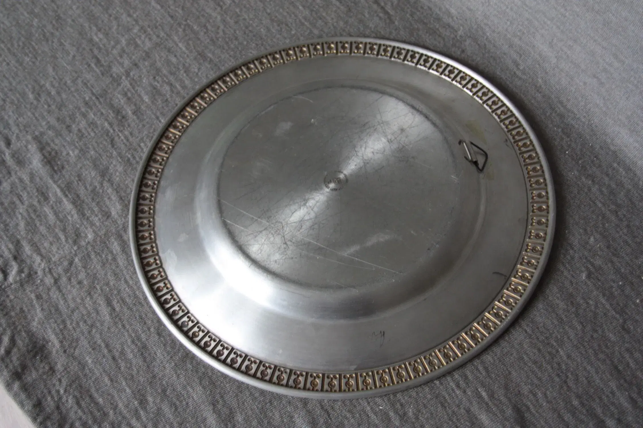 Haugrud Pewter Norway nr 413 diam 275 cm