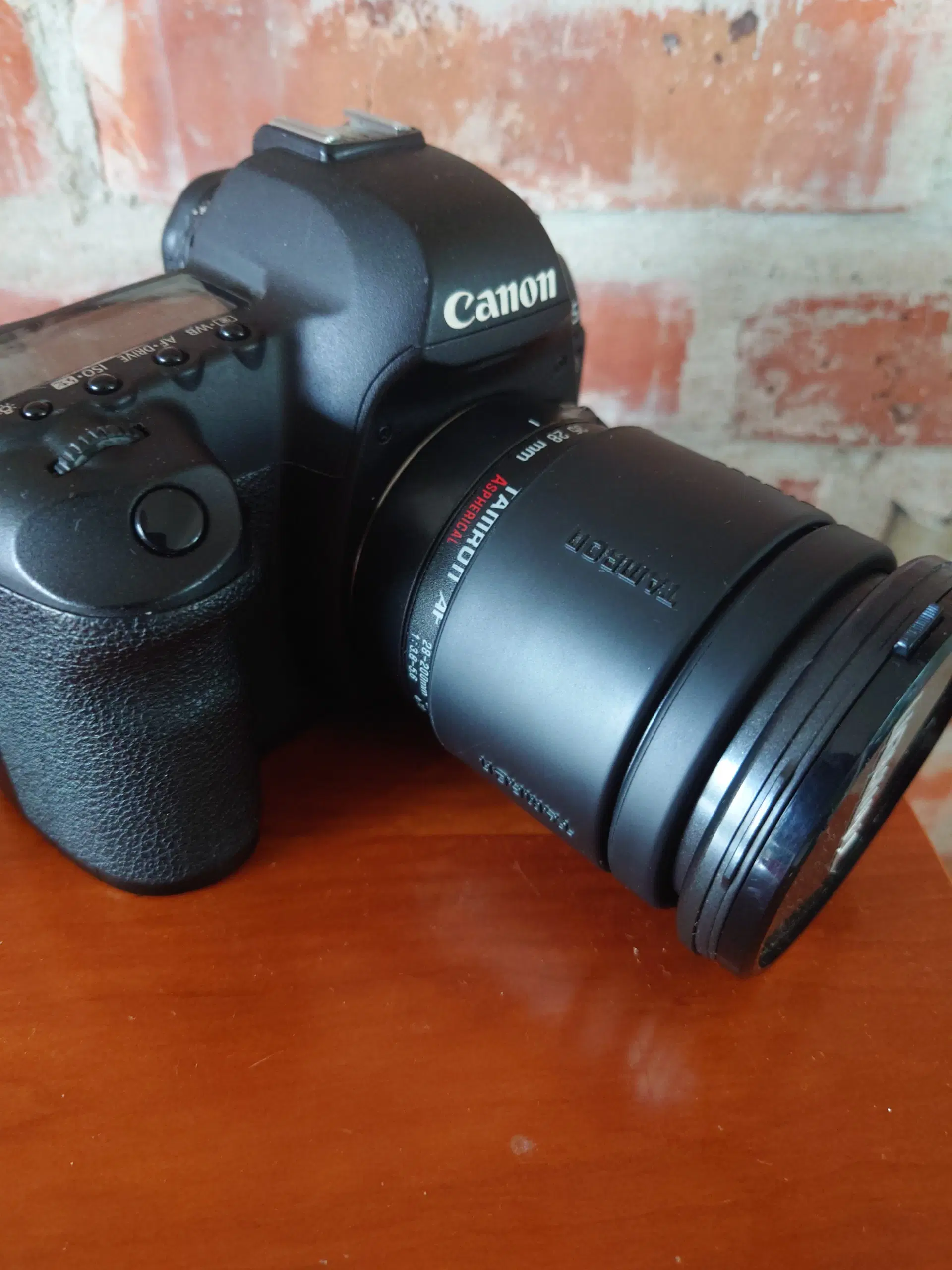 Canon D5 Mark II 20mp 8gb ram 28-200MM Objektiv