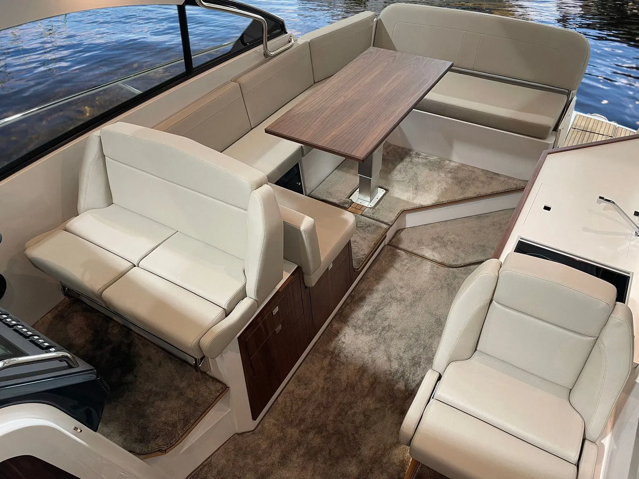 NY GRANDEZZA 34OC PREMIUM YACHT