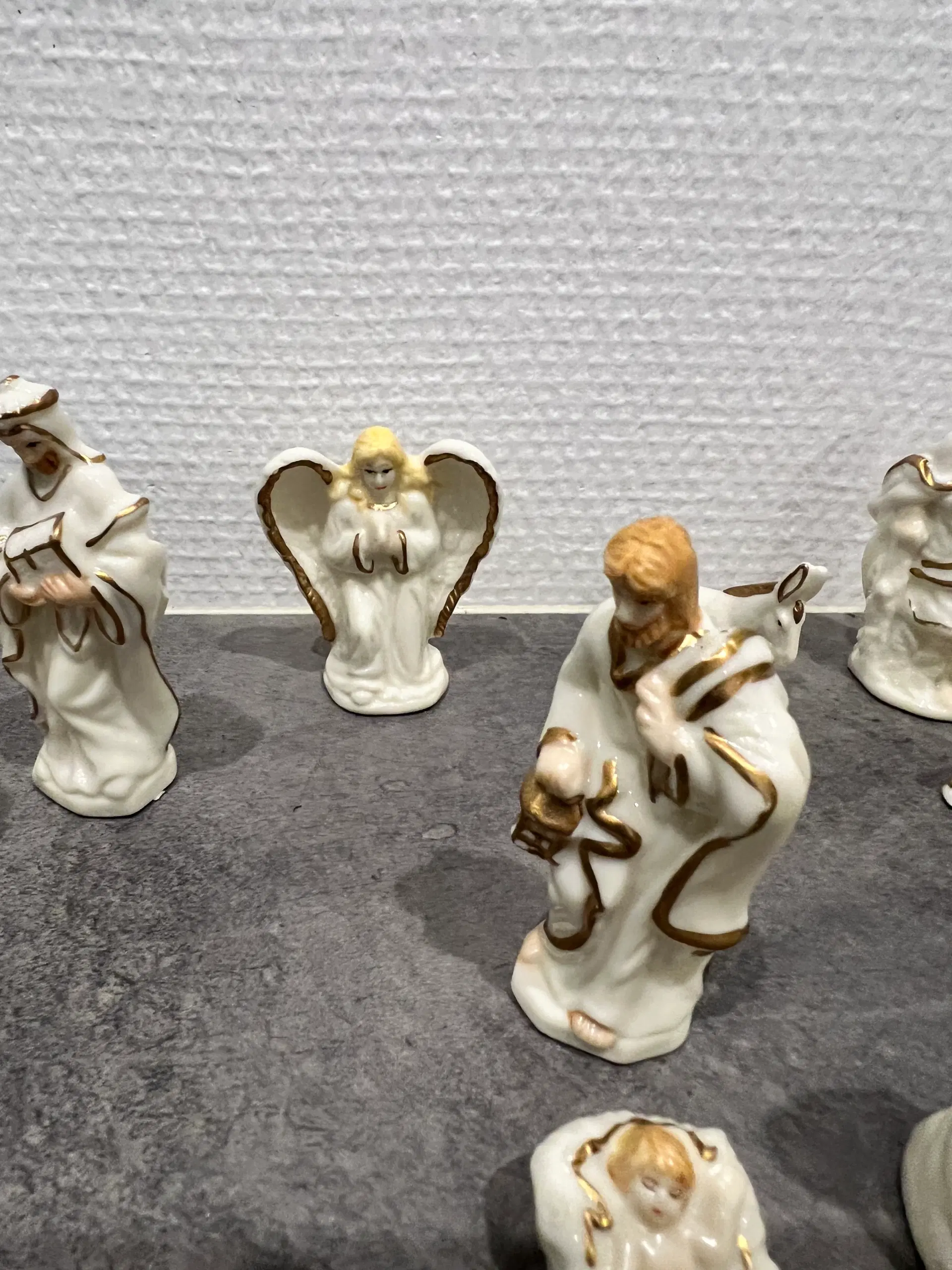 Små porcelæns religiøse figurer" jesus fødsel"