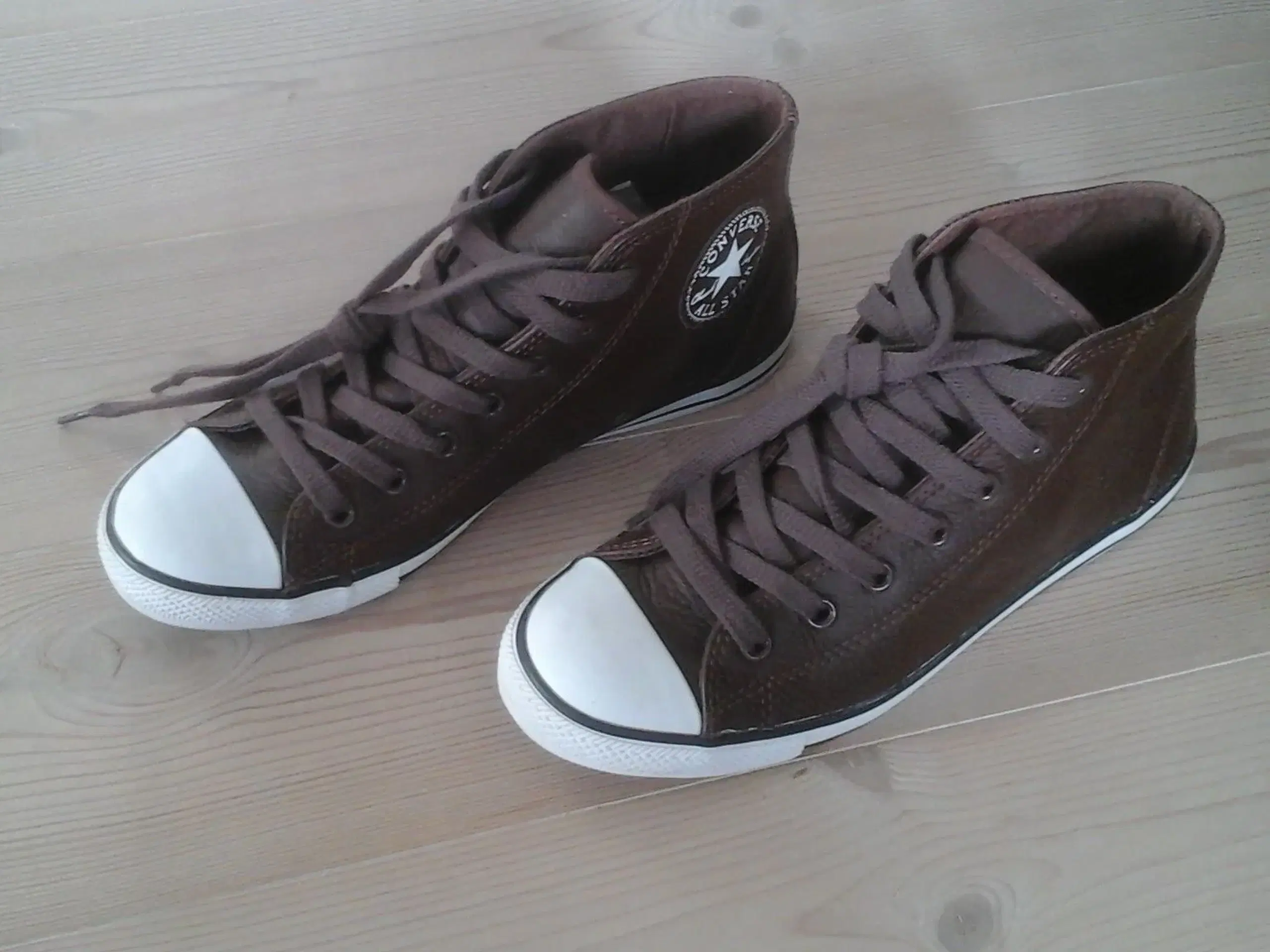 Converse All Stars sneakers i brunt skind