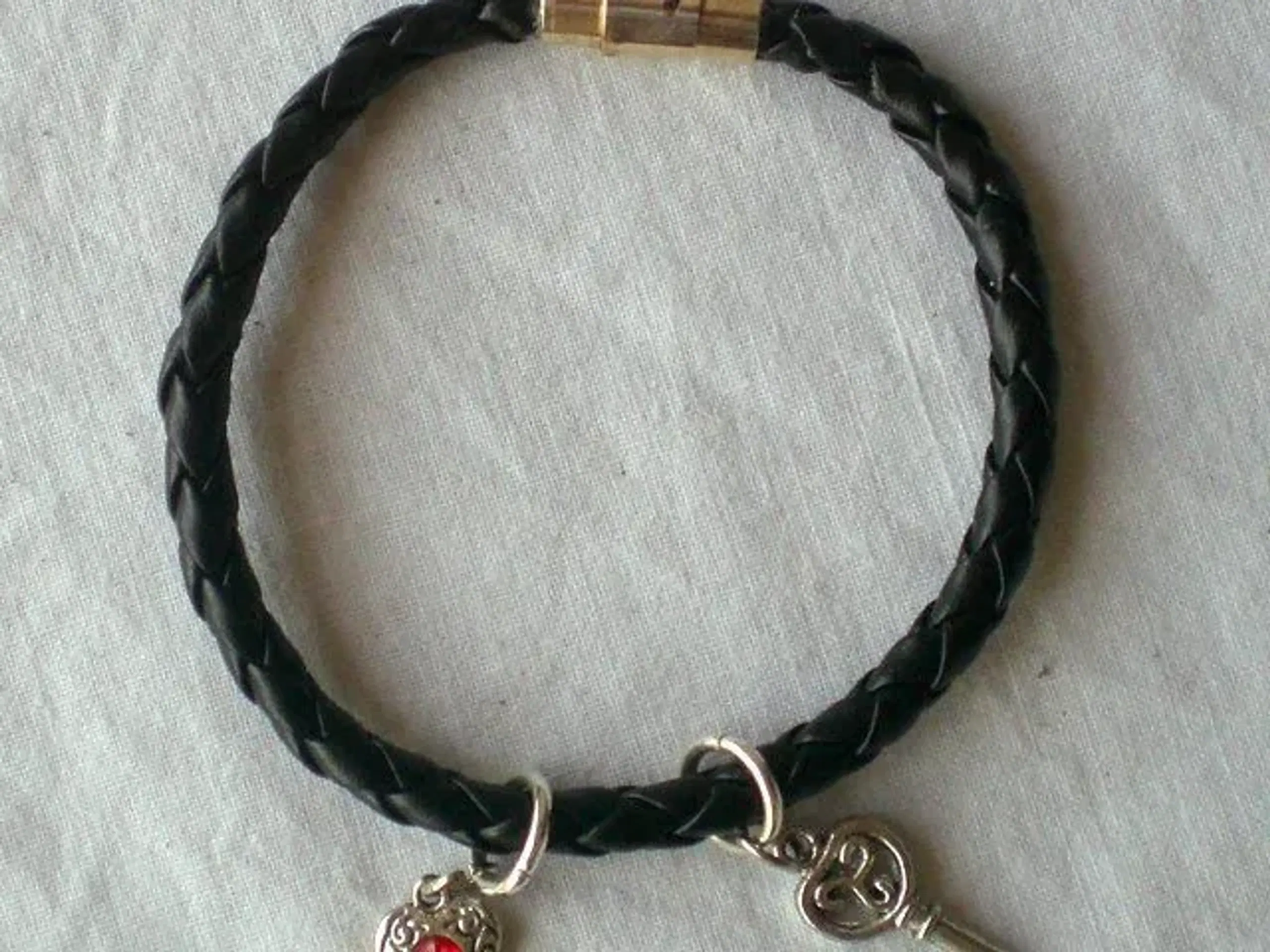 Armbånd m charms