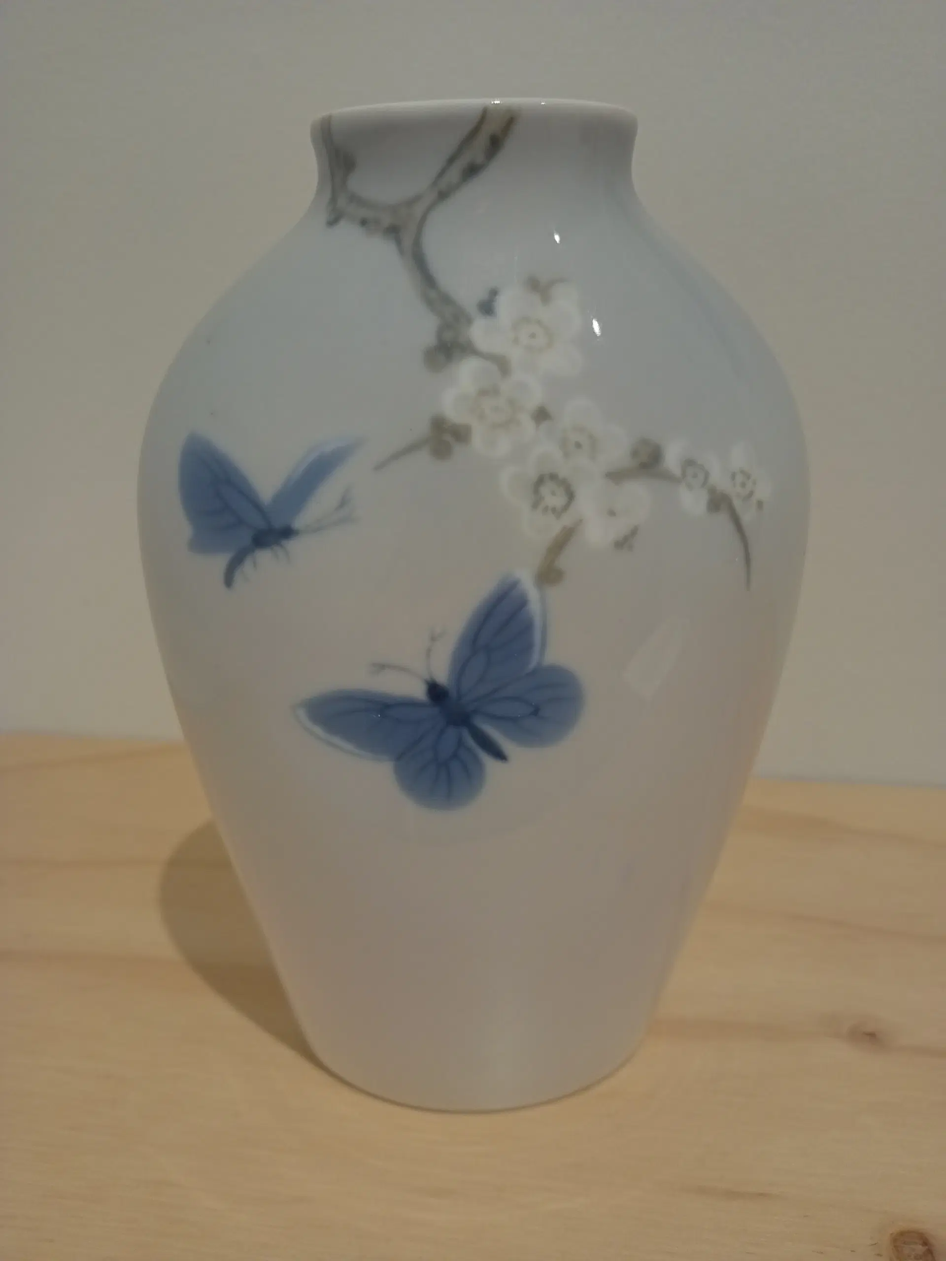 Vase i porcelæn